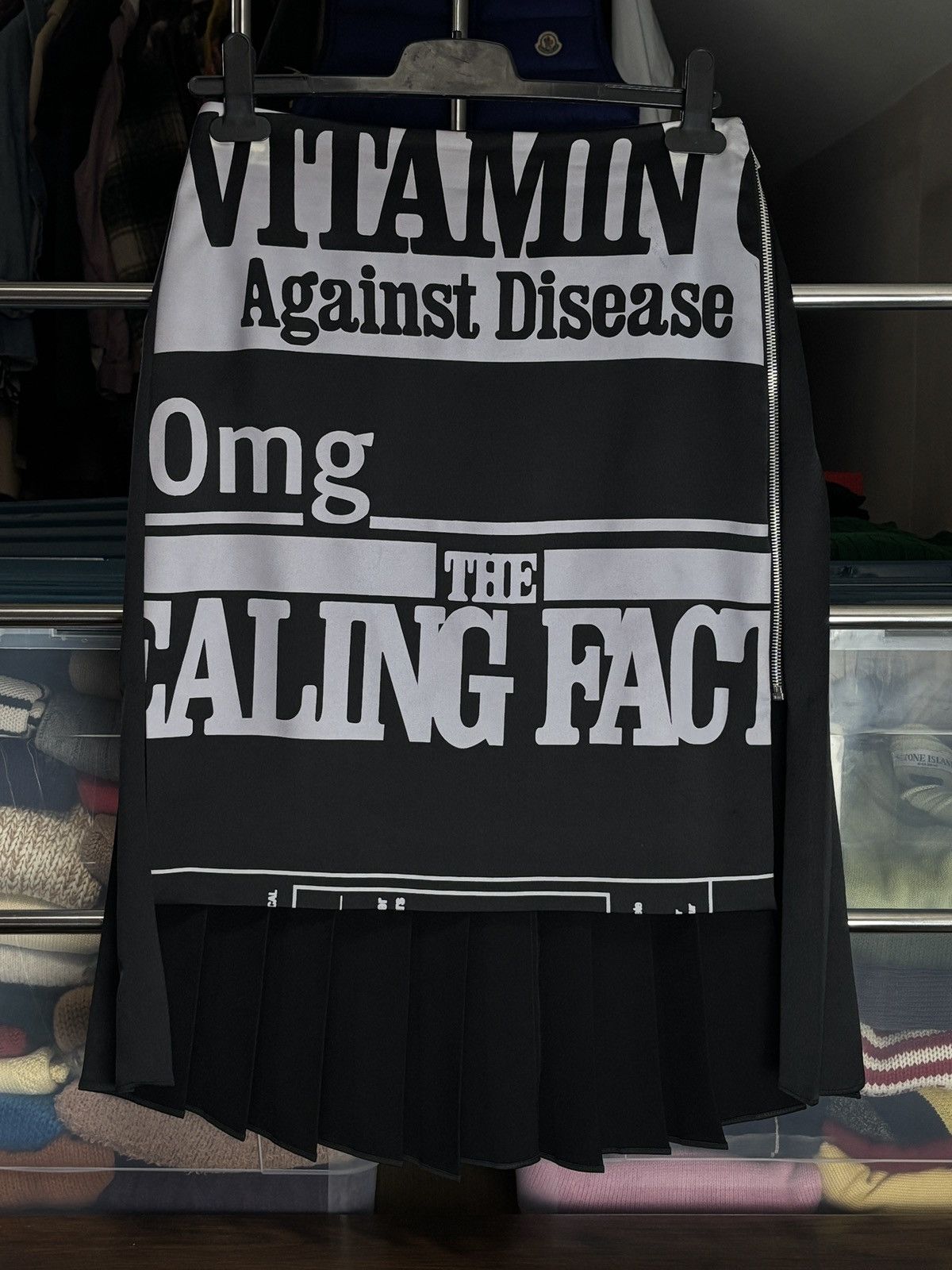 Maison Margiela Maison Margiela Rare Pleated Skirt „Vitamin Against Disease” Size 28" / US 6 / IT 42 - 1 Thumbnail