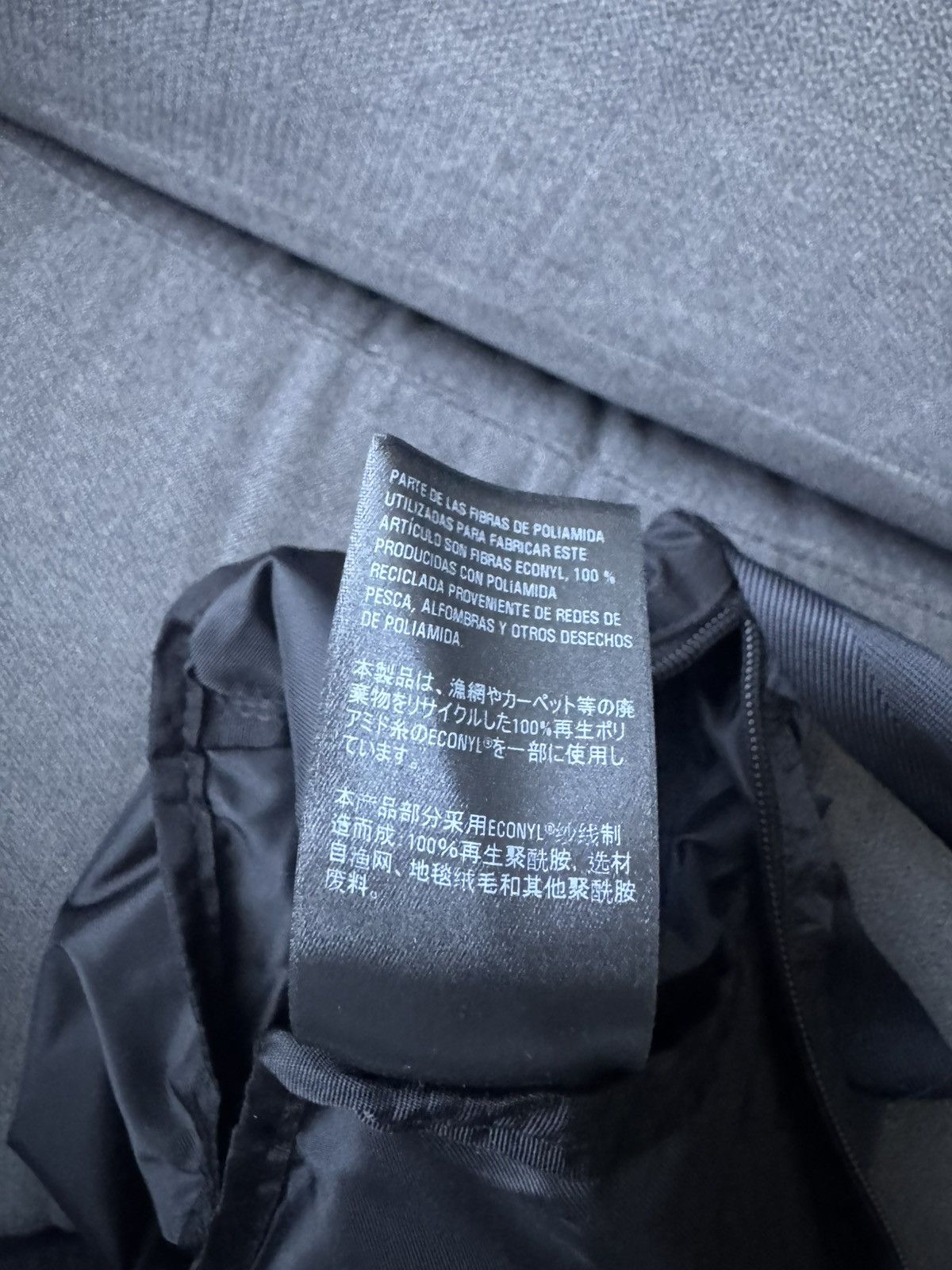 Balenciaga Balenciaga Expandable Sling recycled-nylon shoulder bag Size ONE SIZE - 14 Thumbnail