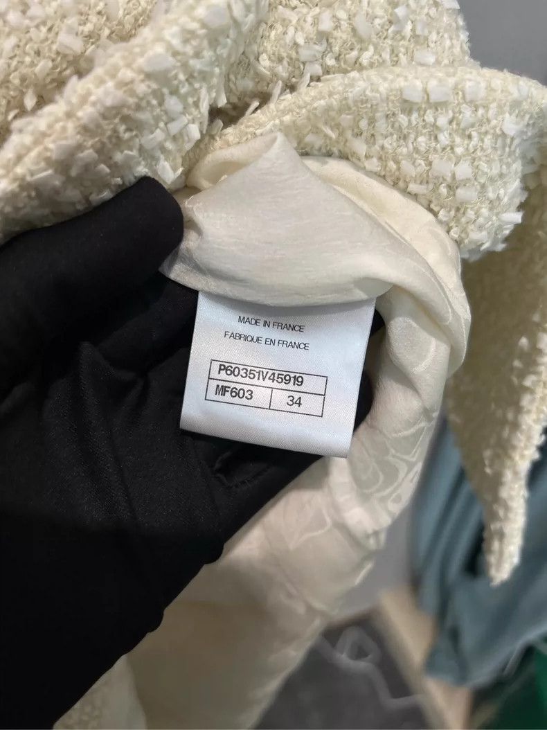 Chanel Chanel Cruise series white pearl buckle suit jacket Size XXS / US 00 / IT 34 - 4 Thumbnail