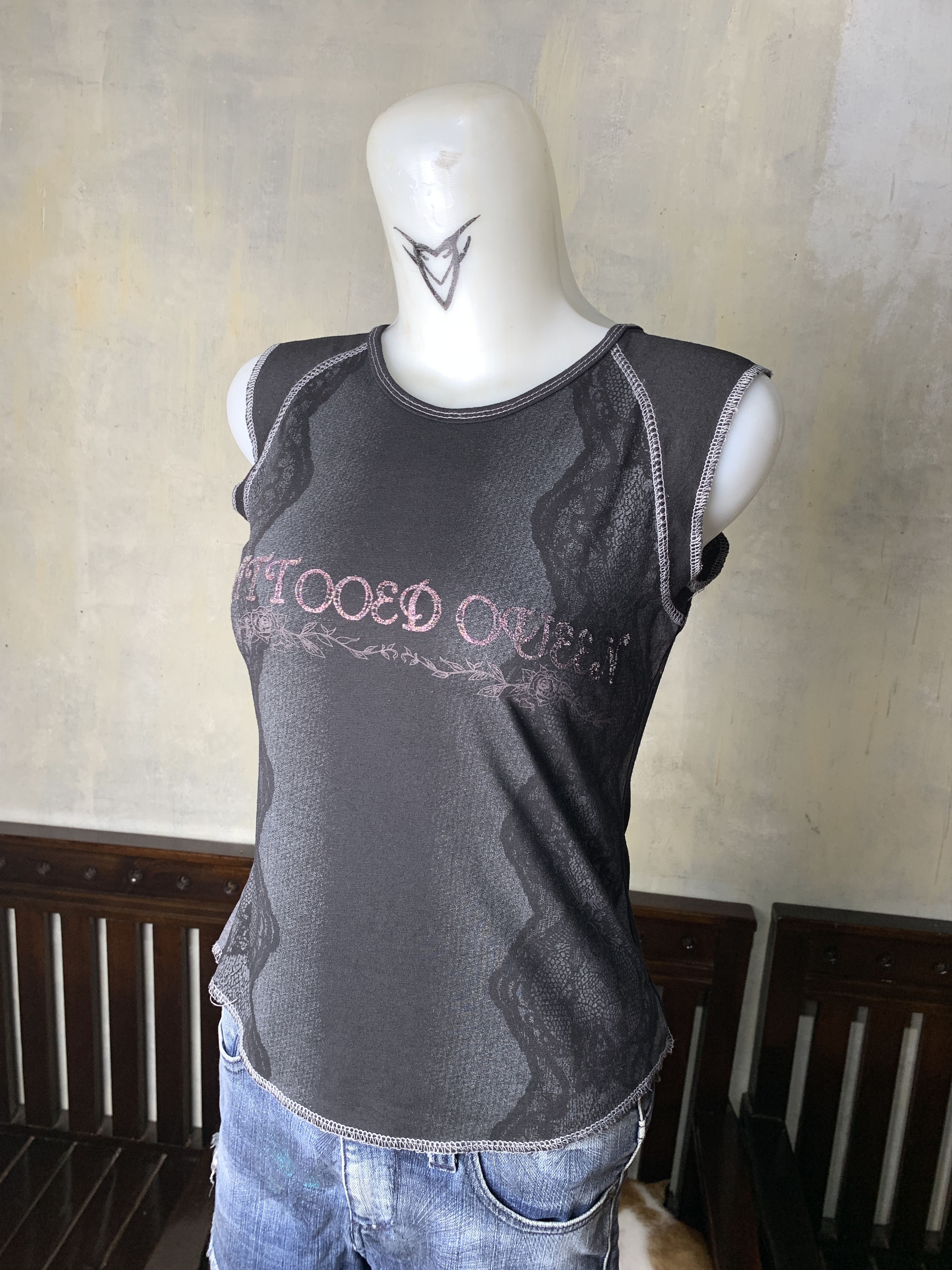 Japanese Brand Georges France Black Gradiation Tattoo Sleeveless Top (S) Size S / US 4 / IT 40 - 2 Thumbnail