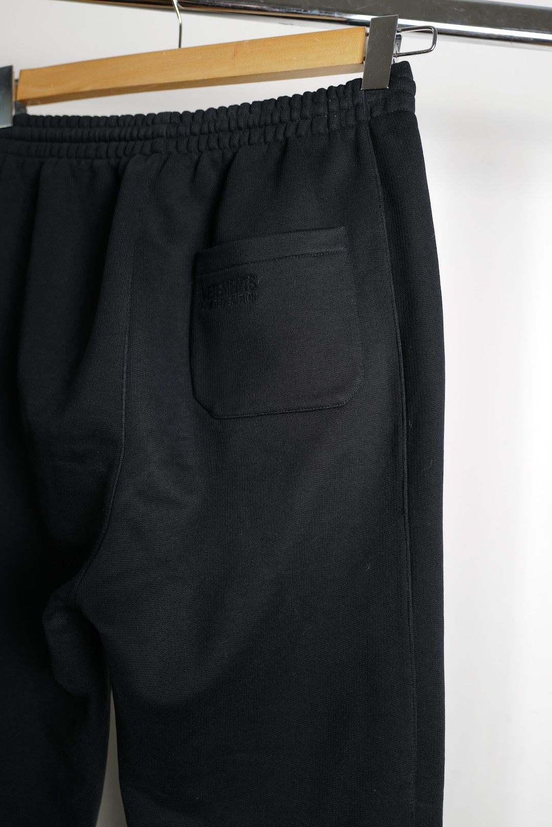 Vetements JERSEY TRACKPANTS Size US 30 / EU 46 - 11 Thumbnail