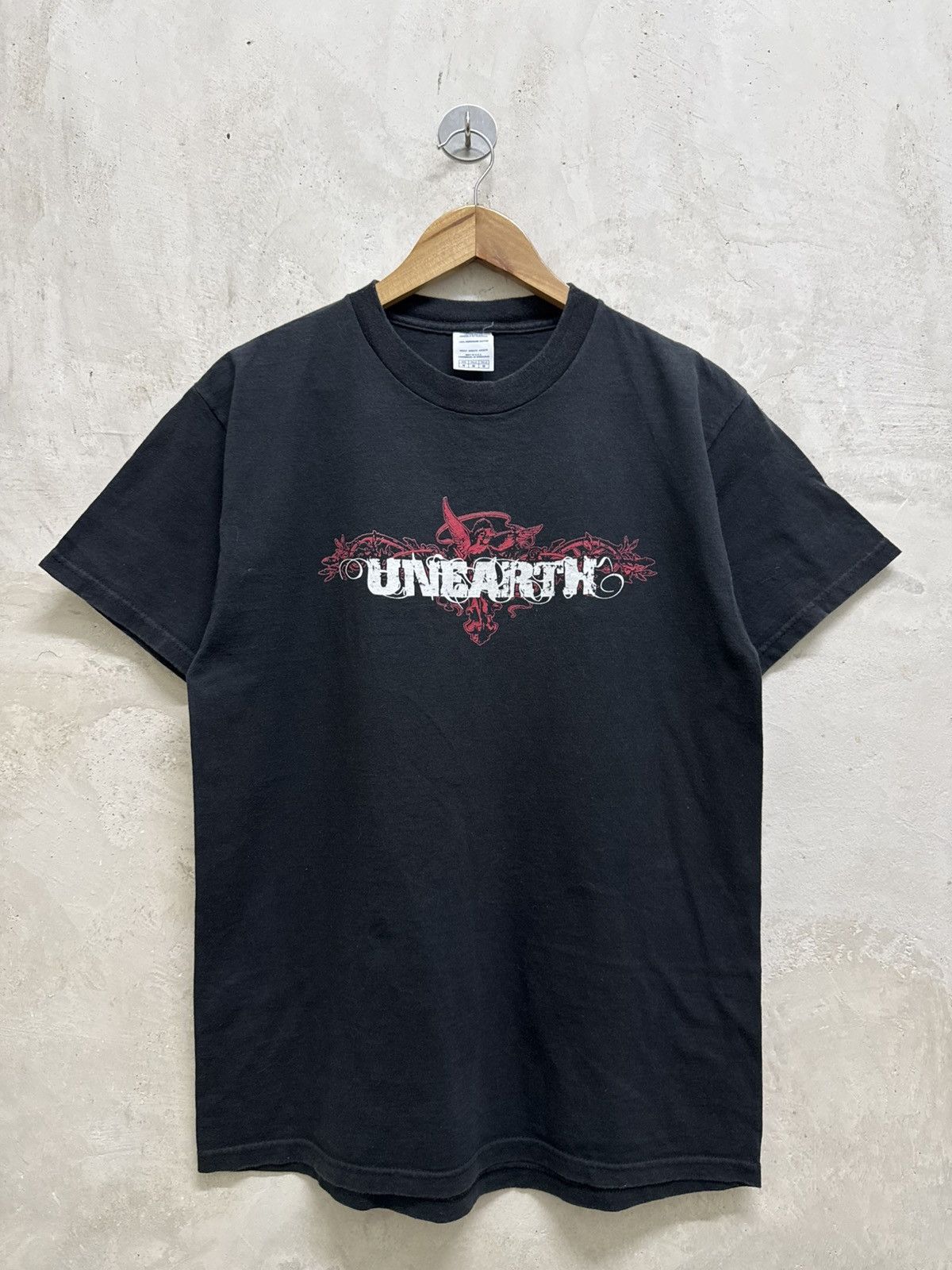 Band Tees 2000s Unearth Poems Cupid Band Tees Size US M / EU 48-50 / 2 - 1 Thumbnail