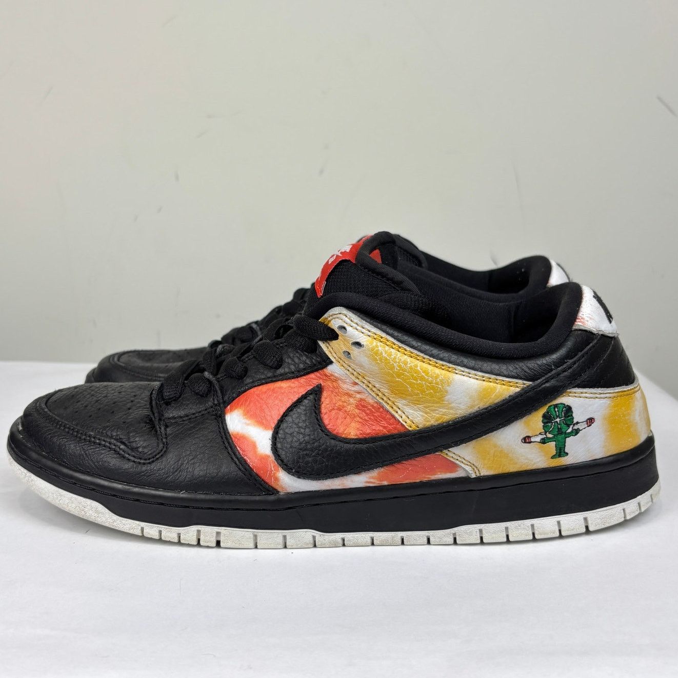 Nike Rare Nike Dunk SB Low Tie-Dye Raygun Shoes Sneakers 10.5 Size US 10.5 / EU 43-44 - 5 Thumbnail