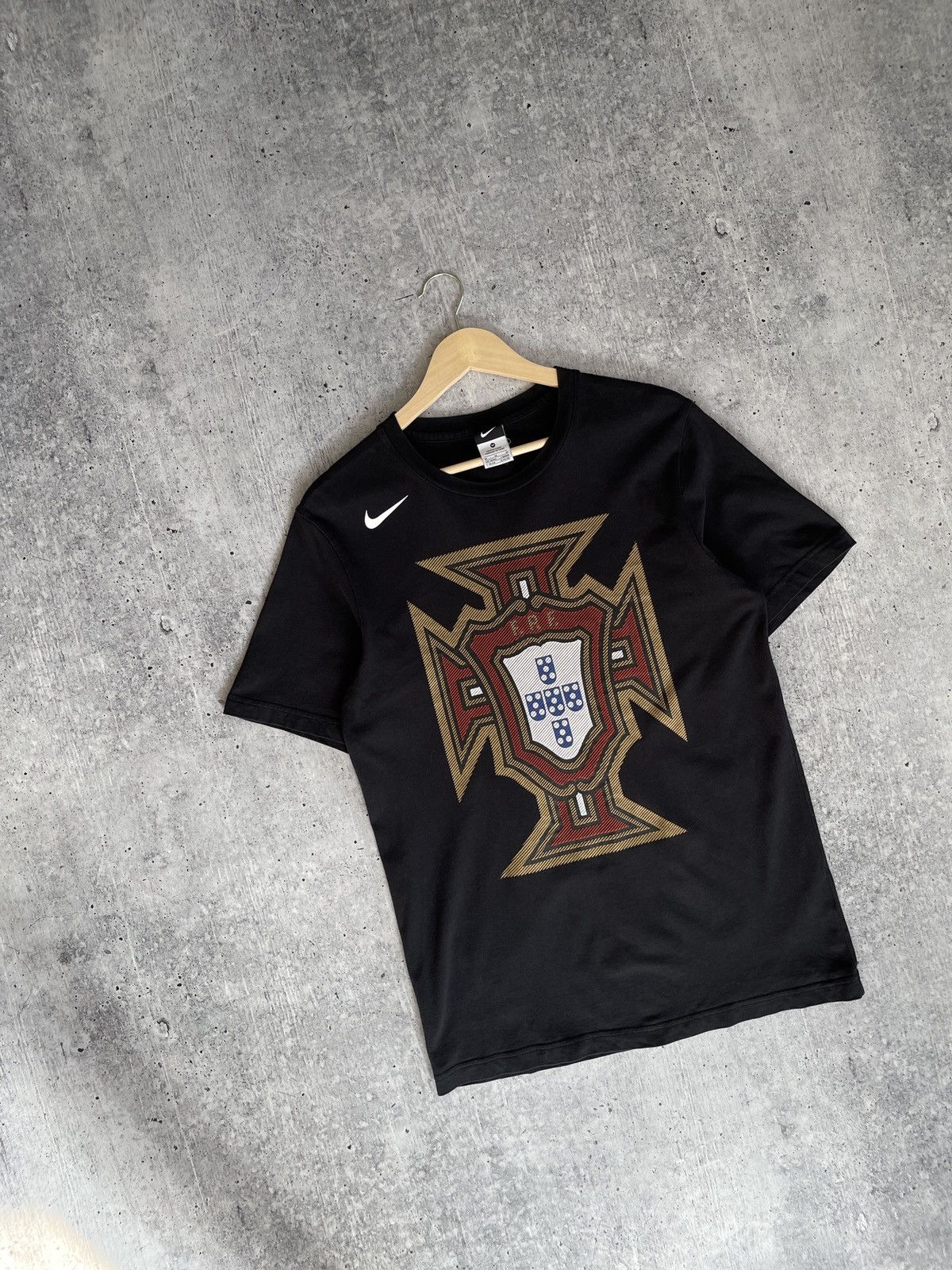 Nike × Vintage Vintage Nike Sports T-Shirt M – Portugal Logo Print Black Size US M / EU 48-50 / 2 - 6 Thumbnail