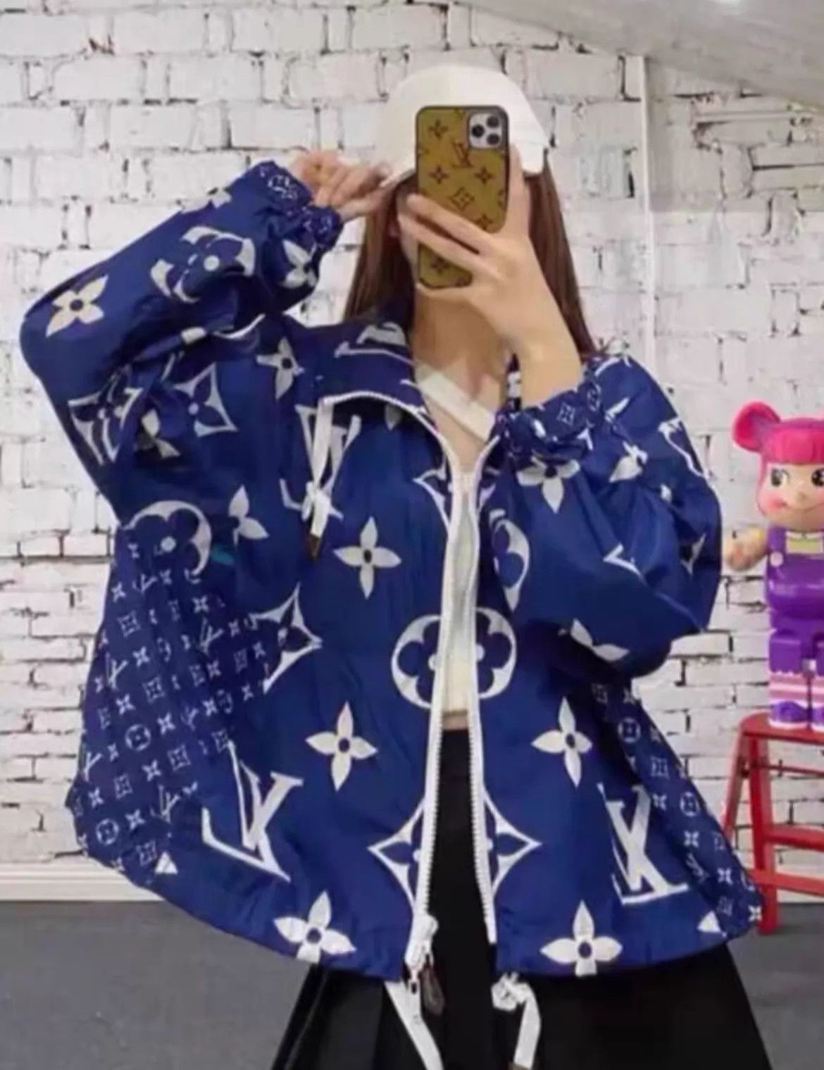 Louis Vuitton LV Women's Oversized Monogram All Over Print Shell Jacket 36 Size XS / US 0-2 / IT 36-38 - 2 Thumbnail