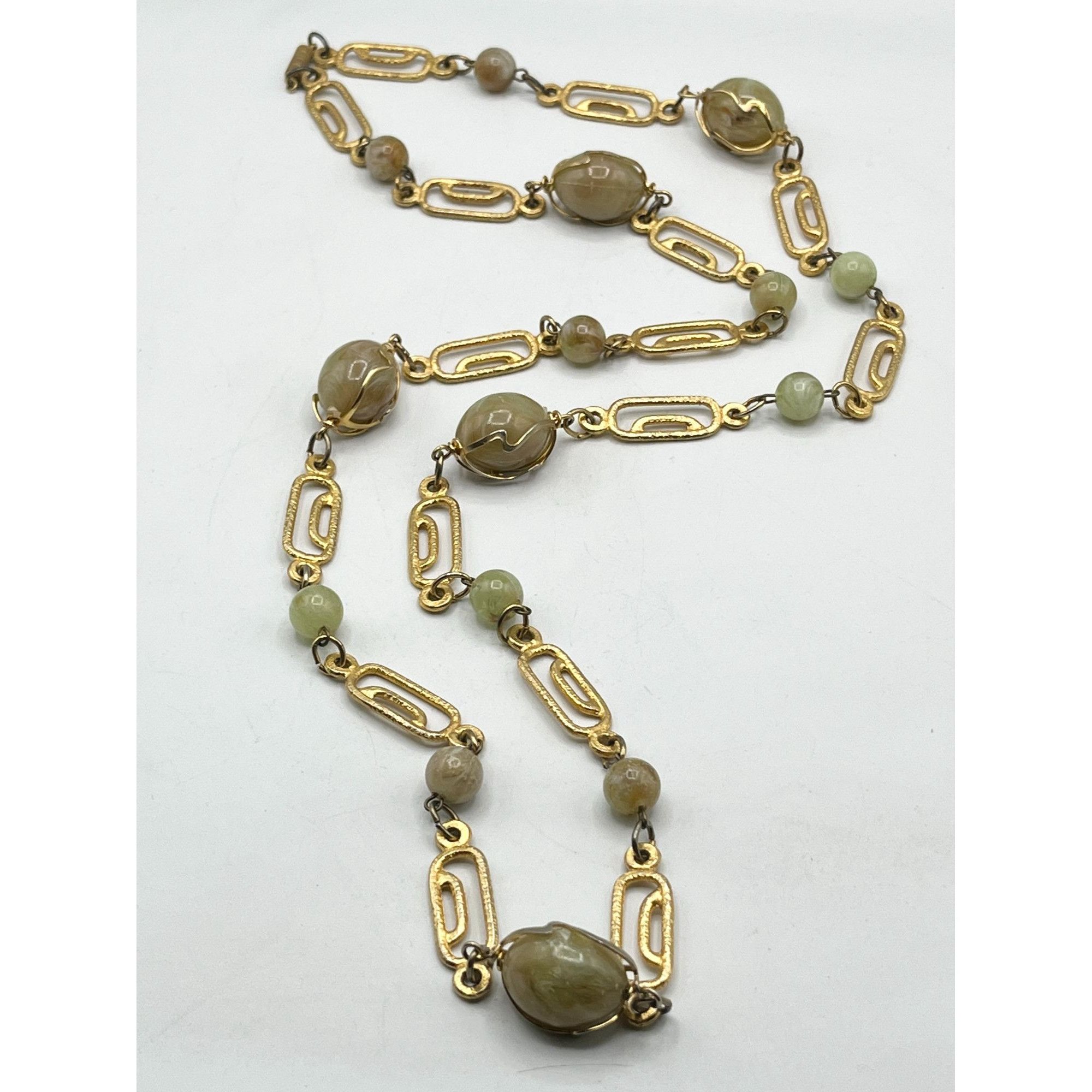Vintage acrylic stone beaded chain necklace