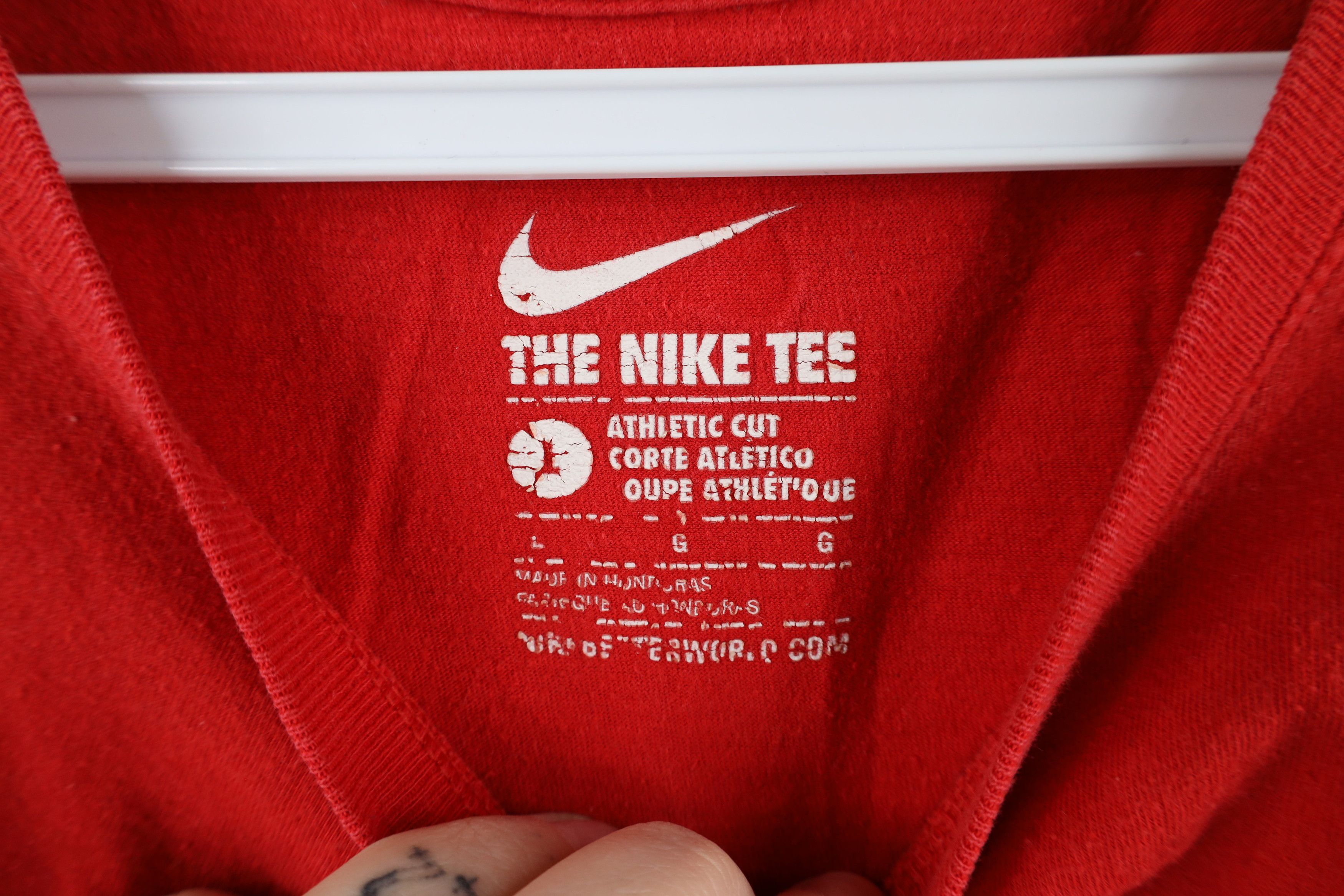 Nike × Vintage Vintage Nike Center Swoosh Duquesne University T-Shirt Red Size US L / EU 52-54 / 3 - 8 Thumbnail