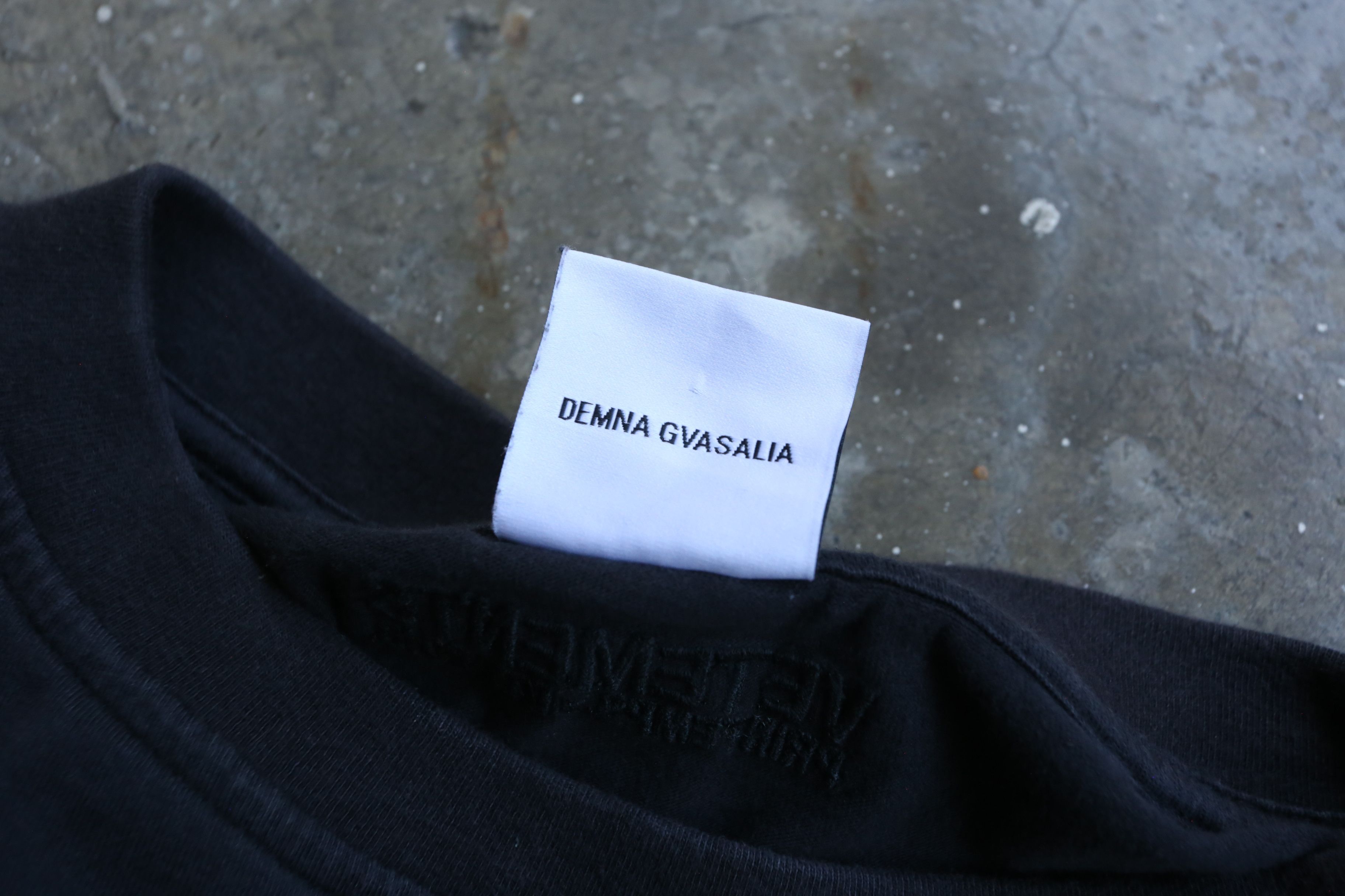 Vetements Vetements - S/S 18 - Cut-Out Sweater Size US L / EU 52-54 / 3 - 10 Thumbnail