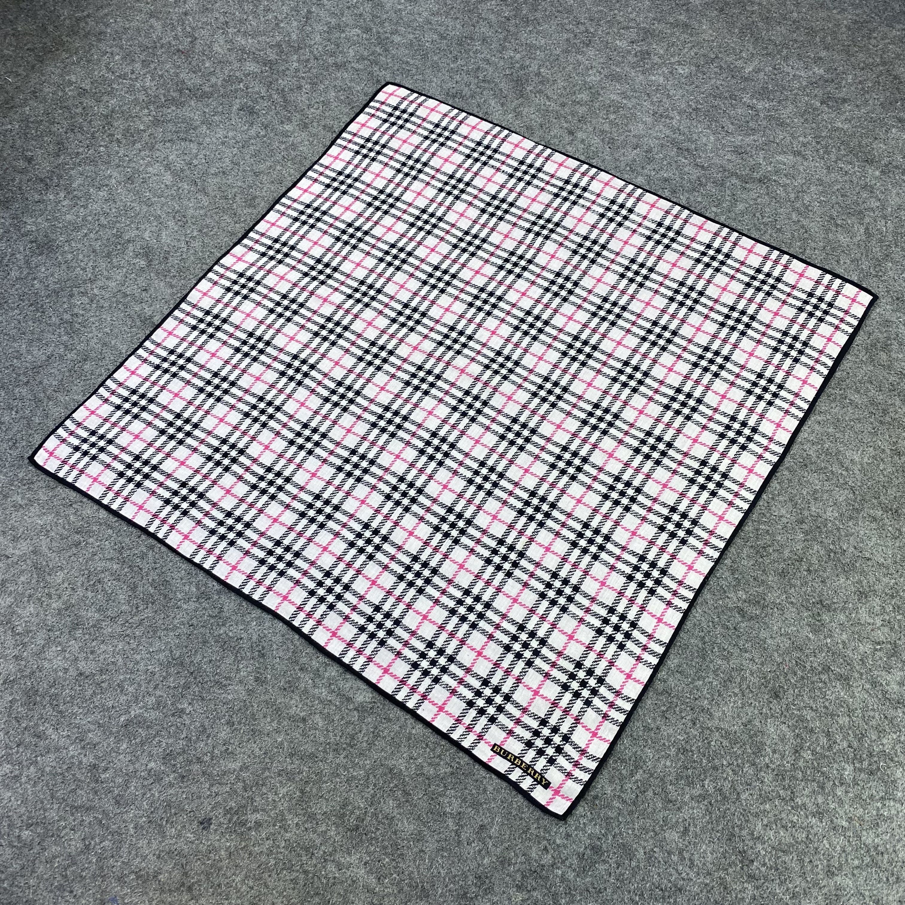 Burberry Burberry Handkerchief / Bandana / Neckerchief-B2155 Size ONE SIZE - 4 Thumbnail