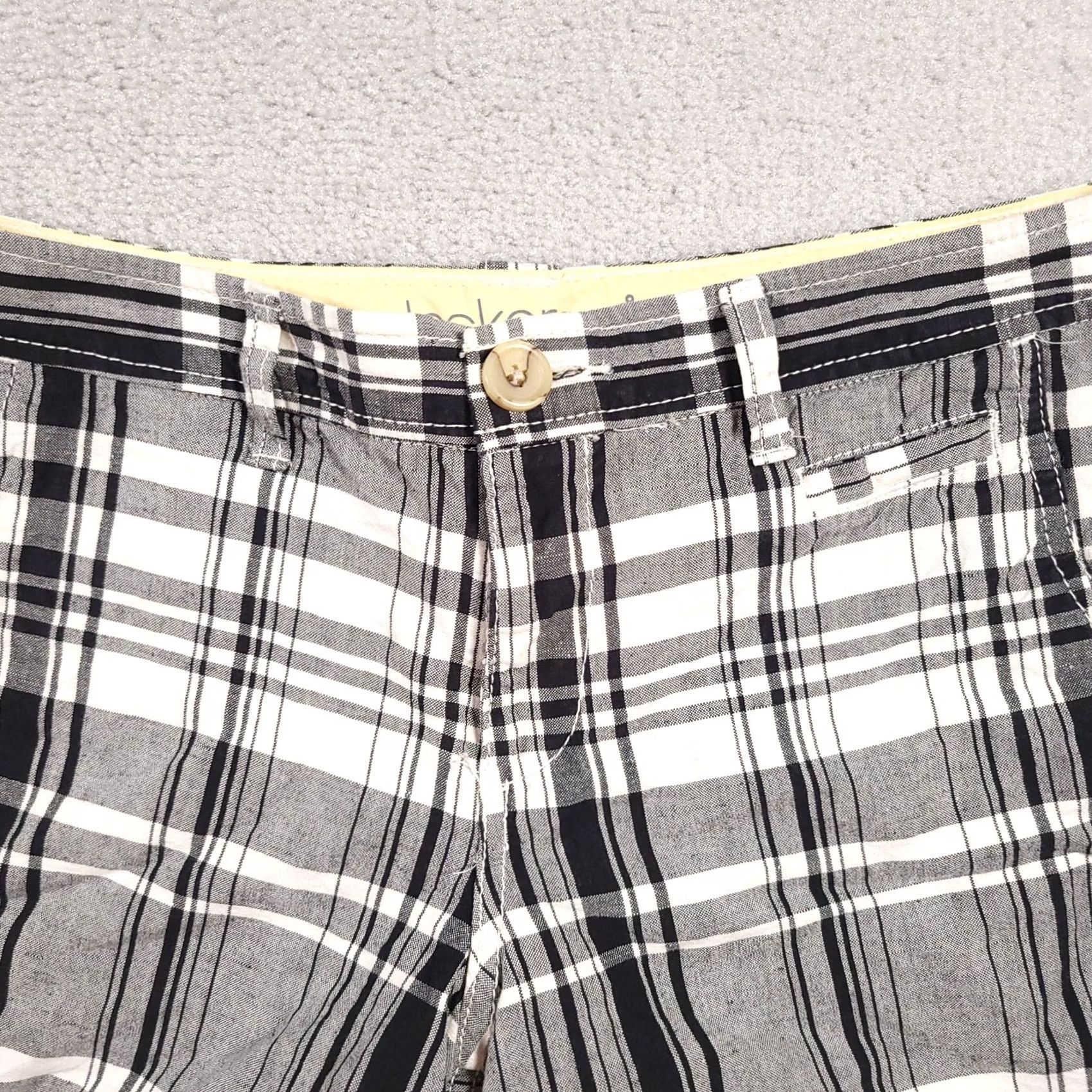 Dockers VINTAGE Dockers Short Women’s 4 Black White Plaid 4.5" Inseam Midrise Chino Linen Blend Easy Care Knit? Size 27" / US 4 / IT 40 - 2 Thumbnail