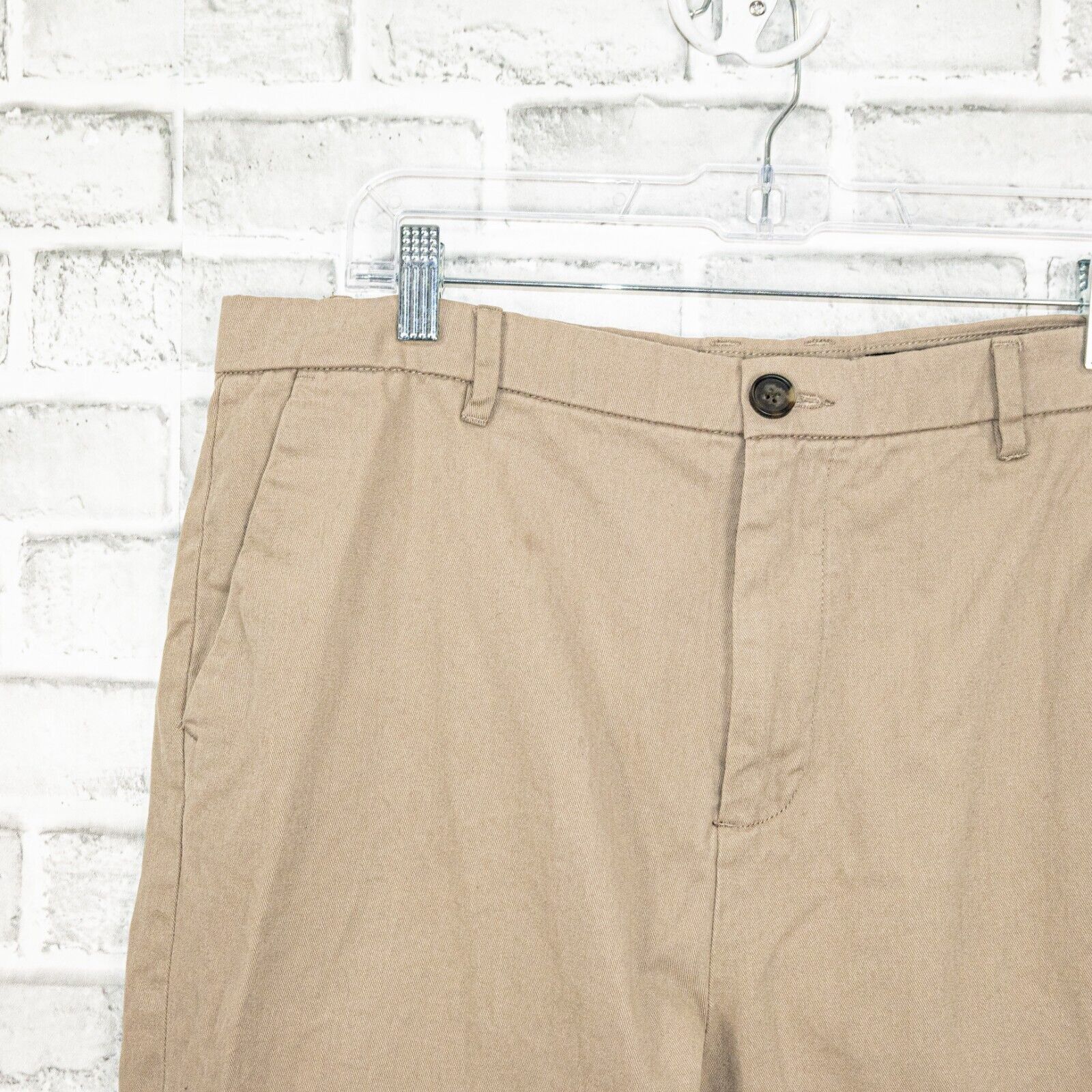 Allsaints ALL SAINTS Men's Muro Cropped Tappered Chino Pants in Khaki Size US 33 - 7 Thumbnail