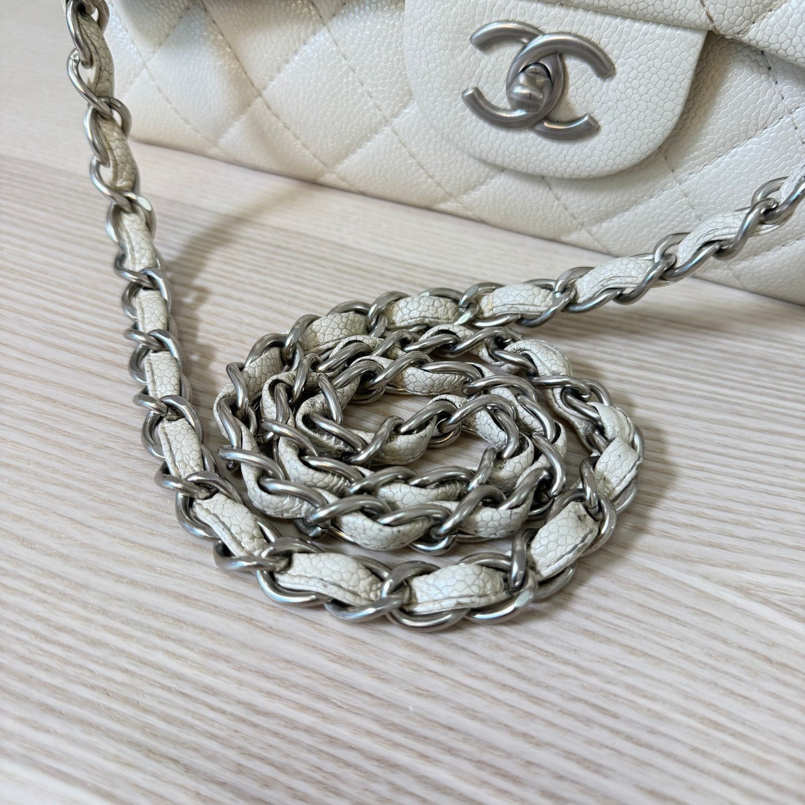 Chanel Chanel Pearly Caviar Quilted Jumbo Double Flap Dark White Size ONE SIZE - 16 Thumbnail