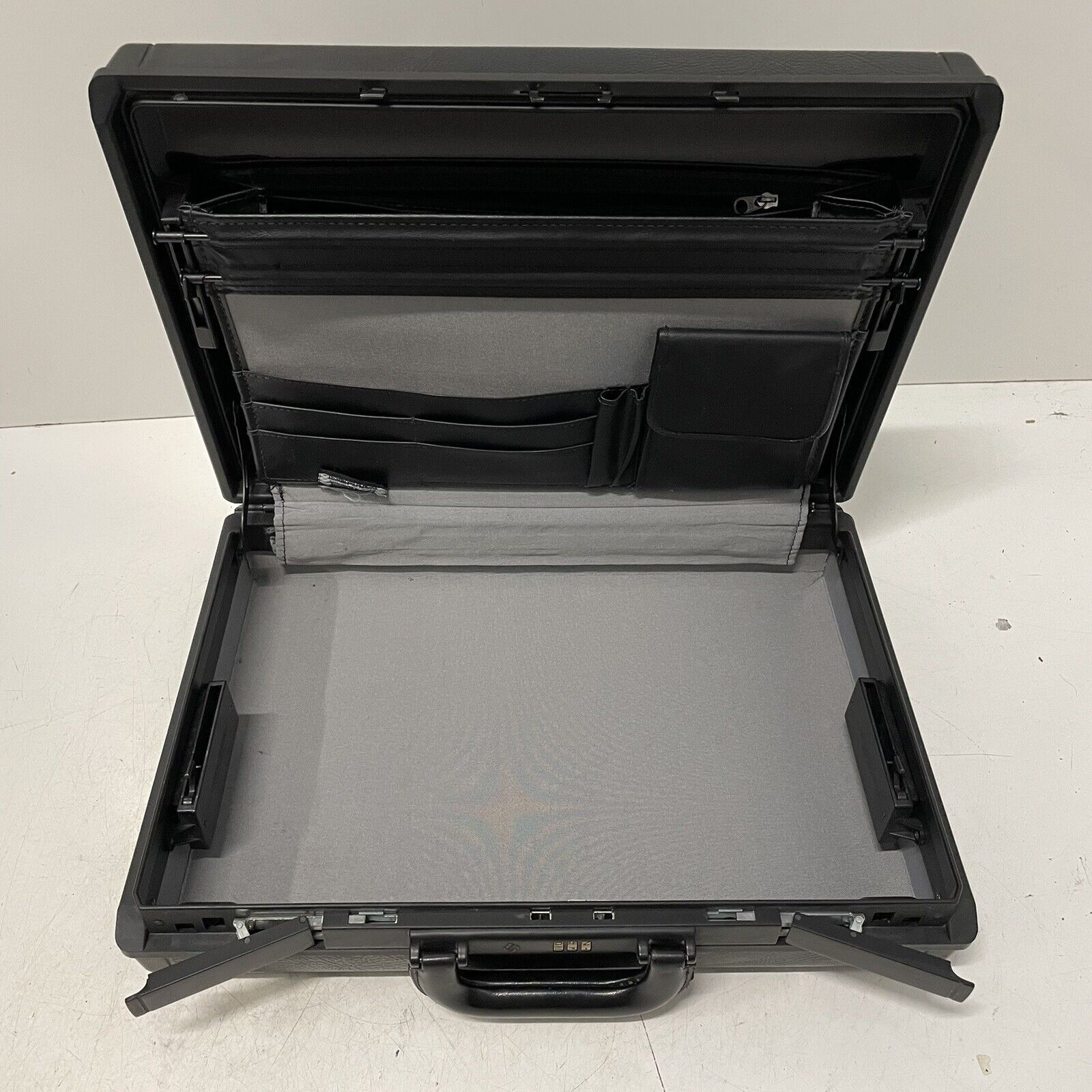 Samsonite Samsonite Quantum Black Attache Briefcase W/ Combo Lock Bag Size ONE SIZE - 10 Thumbnail