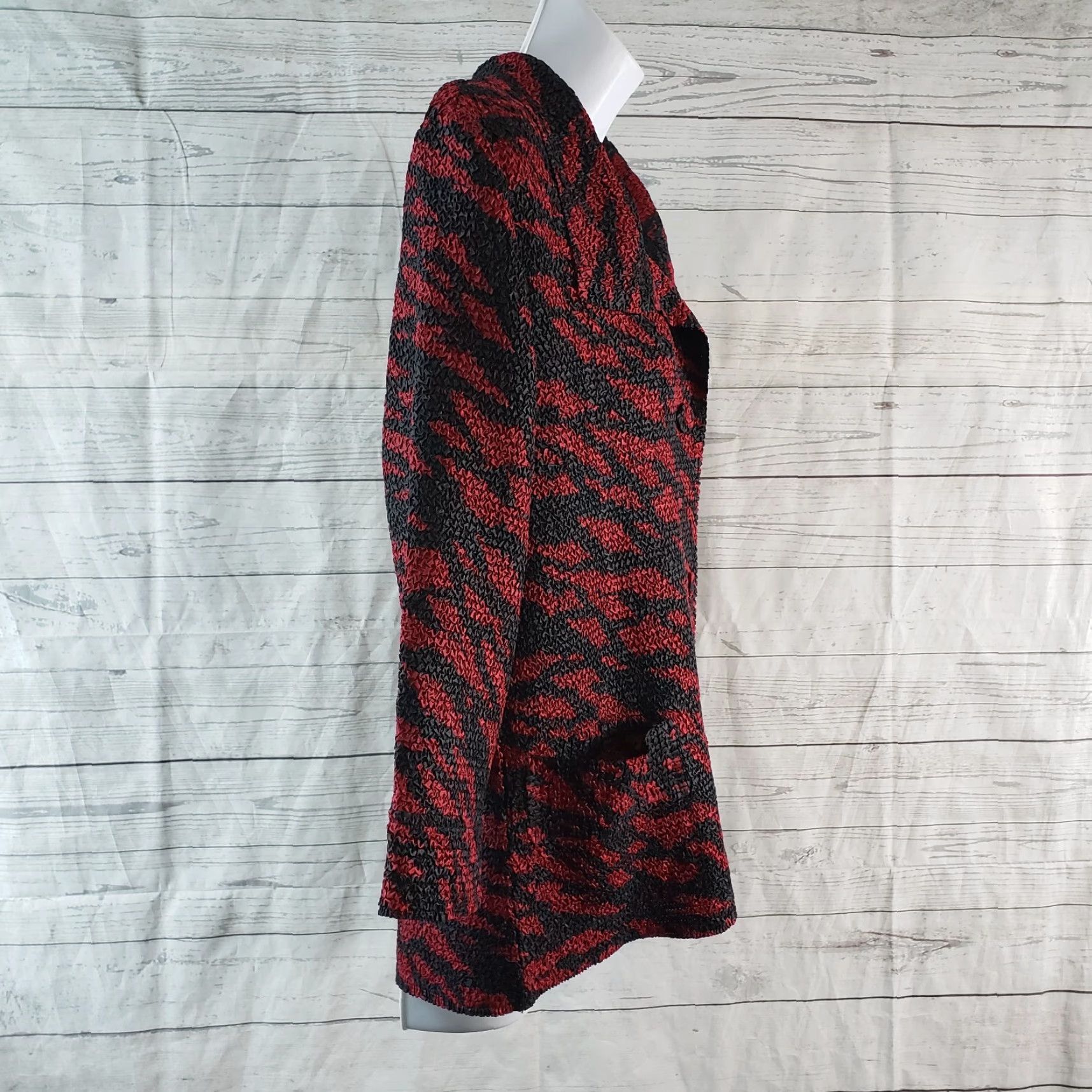 Vintage VINTAGE Chico's Travelers Womens Button Front Jacket Sz Small Black Red Textured Size S / US 4 / IT 40 - 3 Thumbnail