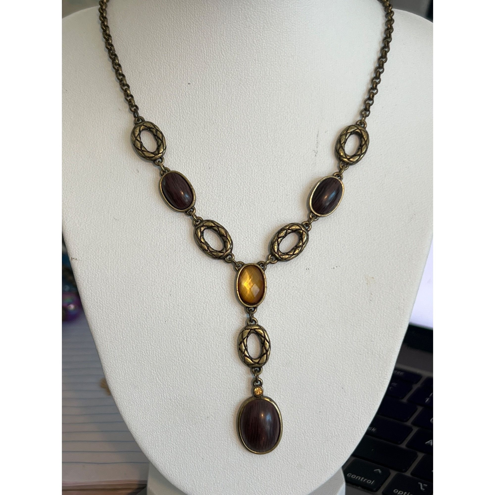 Other Vintage Avon SAQ Gold Tone Y Necklace Amber Brown Acrylic Ca Size ONE SIZE - 1 Thumbnail