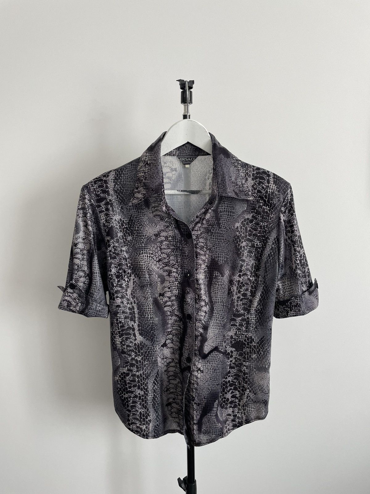 Versace Jeans Couture Vintage Versace Jeans Couture 90’s Snake Skin T-Shirt Blouse Size US M / EU 48-50 / 2 - 1 Thumbnail