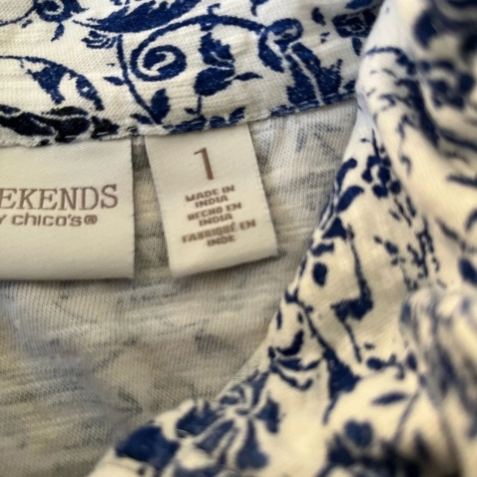 Chicos Chico’s Weekends top. Blue and white Size 1 (medium). Size M / US 6-8 / IT 42-44 - 3 Thumbnail