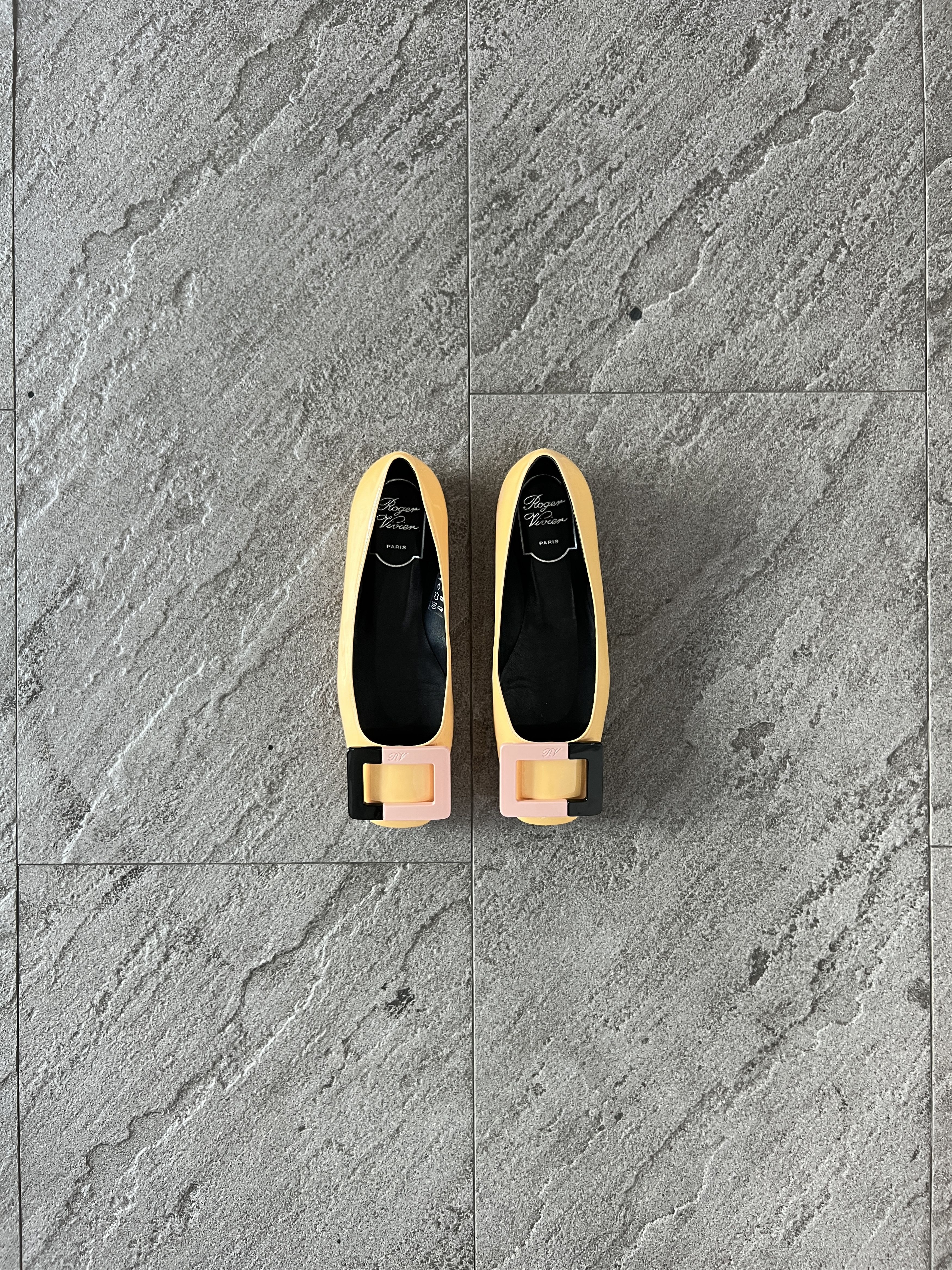 Roger Vivier Roger Vivier Gommette Patent Flats Yellow Size US 4.5 / IT 34.5 - 2 Thumbnail