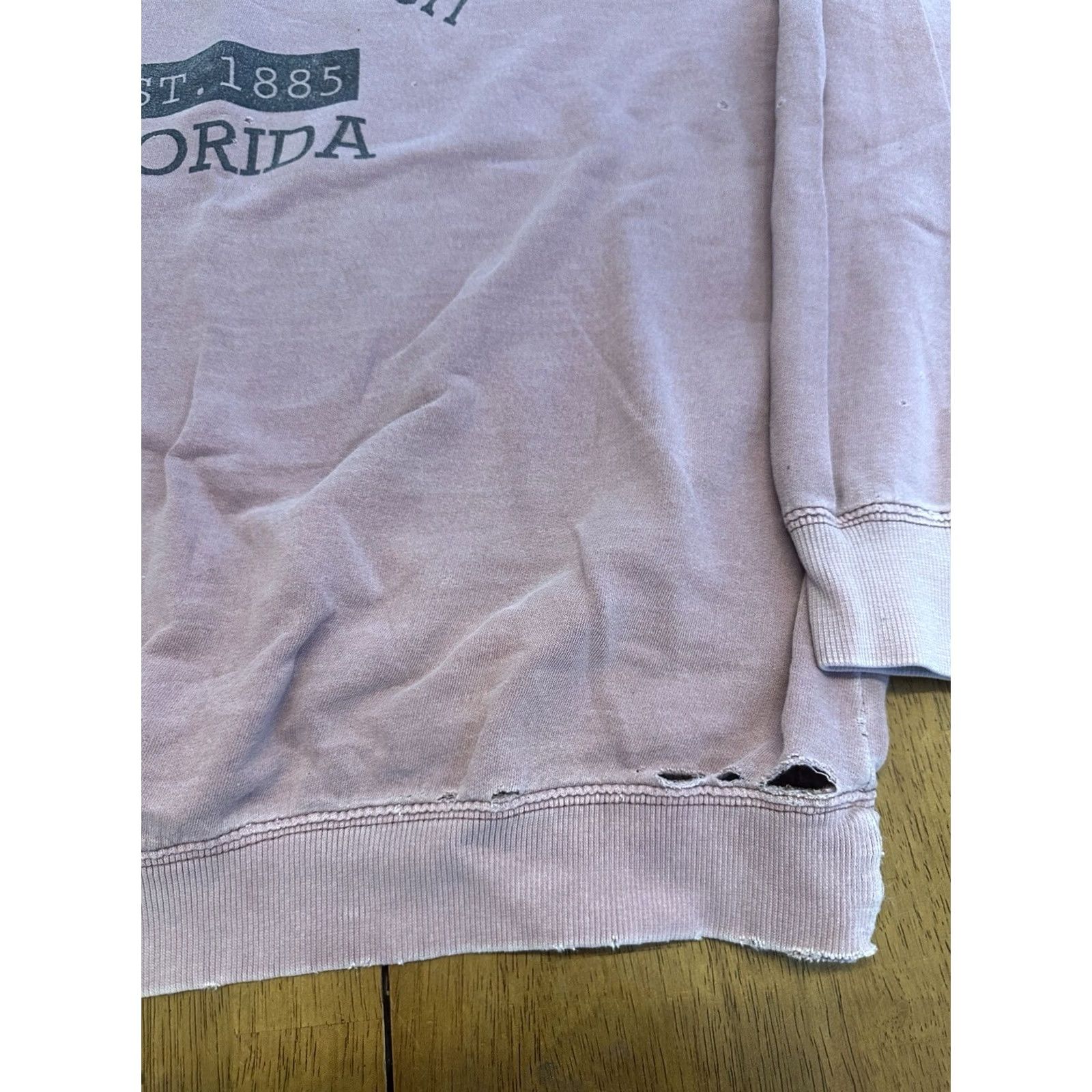 Vintage VINTAGE Fort Myers Beach Florida Distressed Crewneck Sweatshirt L Red Beach Embroidered Pullover Unisex Adults Mens Womens Size US L / EU 52-54 / 3 - 3 Thumbnail