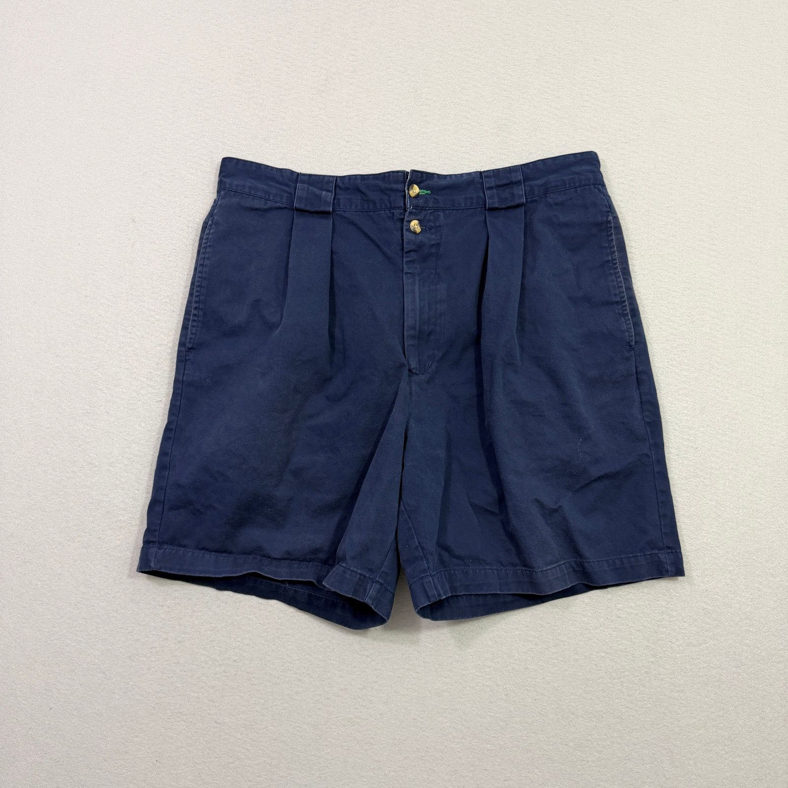 Tommy Hilfiger Vintage Tommy Hilfiger Pleated Chino Shorts 38 Blue 7 Inseam Size US 38 / EU 54 - 1 Thumbnail