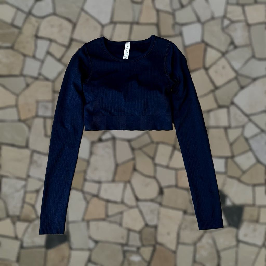 Lululemon Lululemon Ebb to Street Shirt Light Support Long Sleeve Women’s 4 Blue Cropped Athletic Yoga Gym Size S / US 4 / IT 40 - 1 Thumbnail
