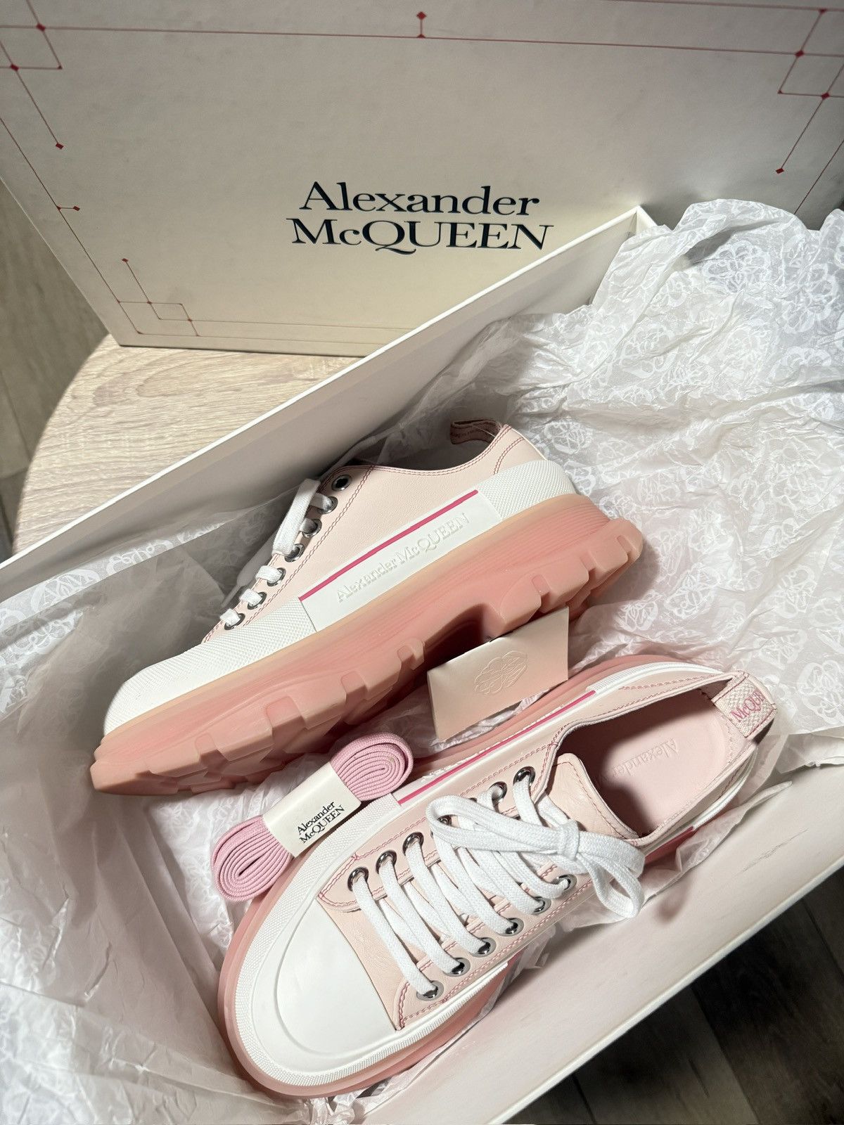 Alexander McQueen Alexander McQueen Tread Slick Low Top Sneakers 39 Size US 9 / IT 39 - 2 Thumbnail