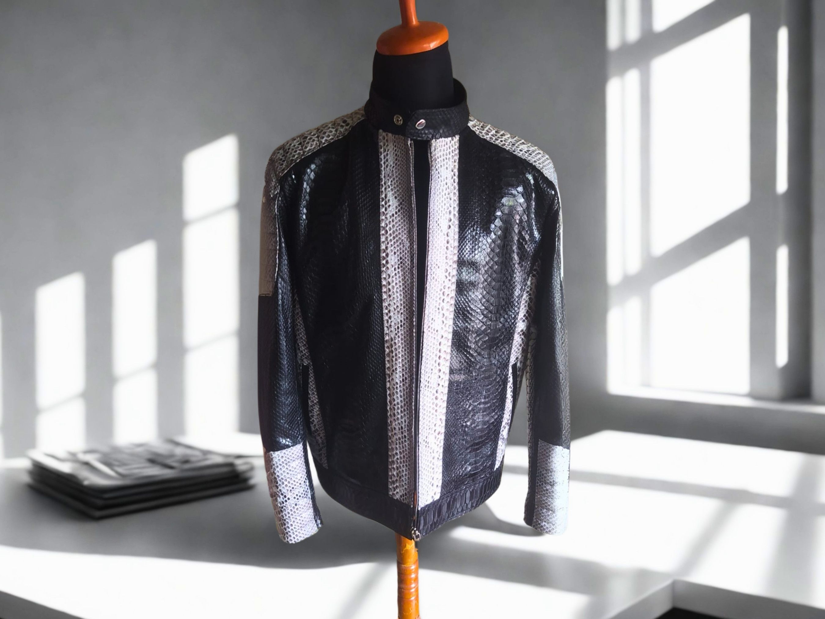 Handmade Cafe Racer Snakeskin Jacket Size US S / EU 44-46 / 1 - 6 Thumbnail