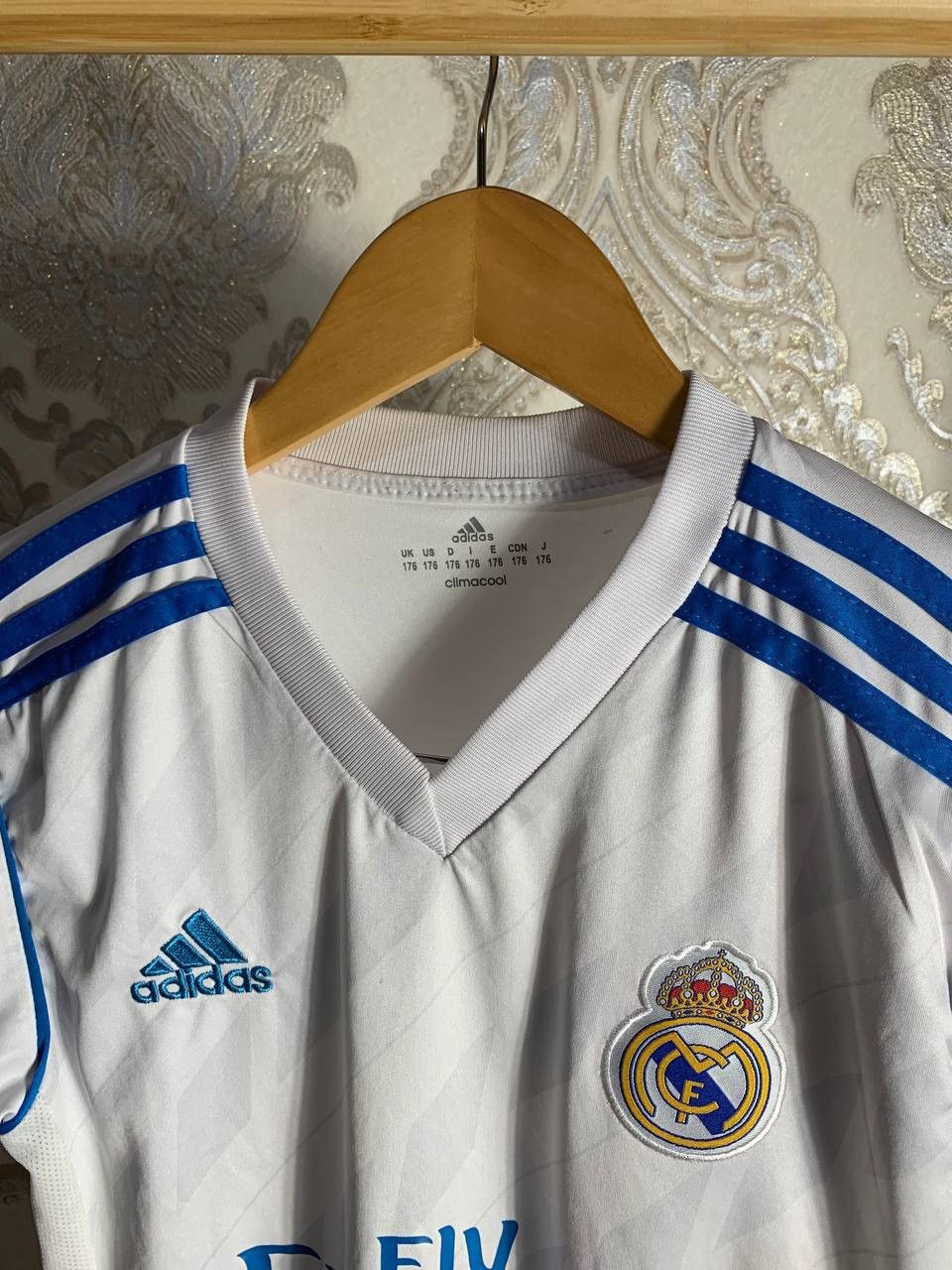Vintage VERY RARE ADIDAS FC REAL MADRID SPAIN SOCCER JERSEY RETRO Size US XS / EU 42 / 0 - 4 Thumbnail