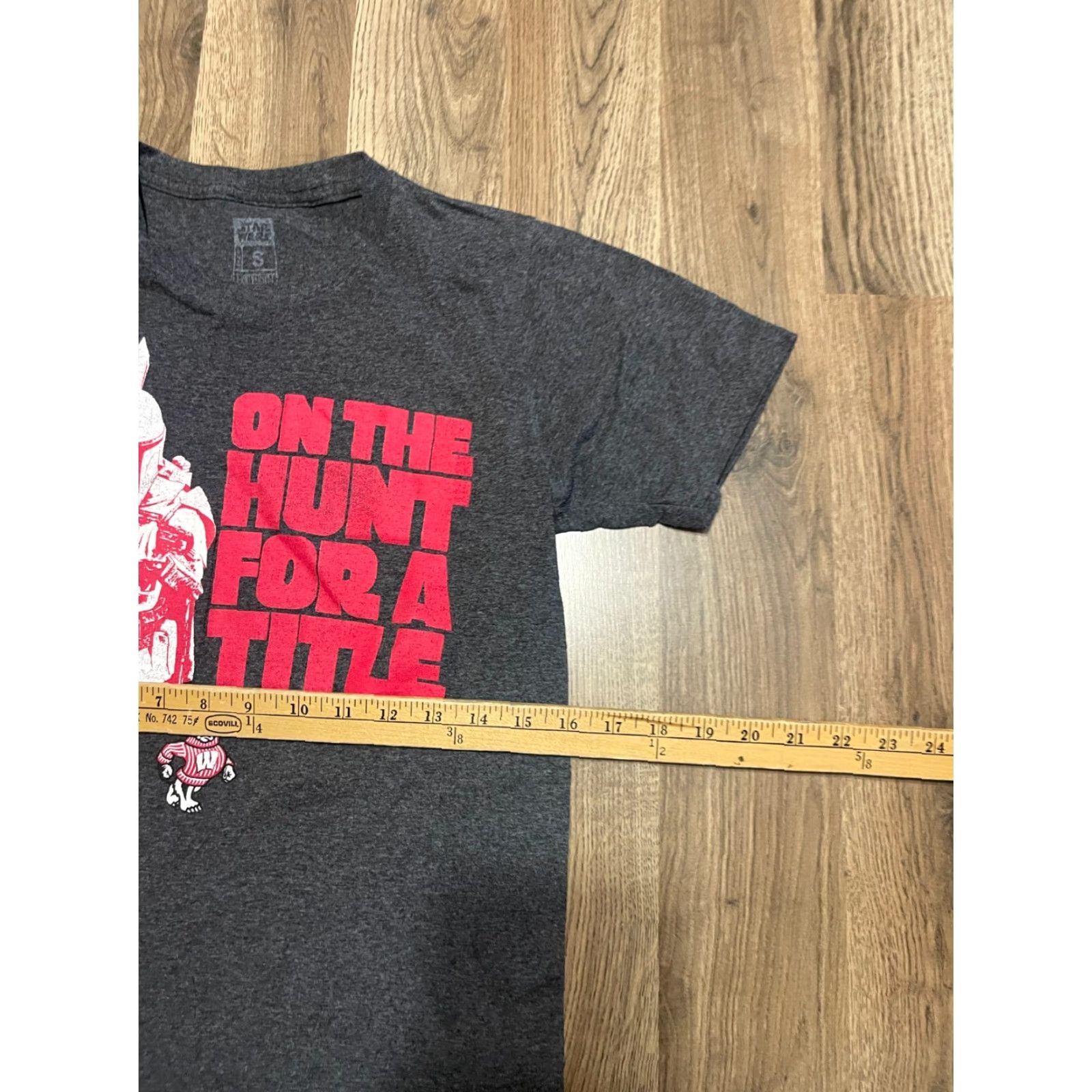 Star Wars VINTAGE Star Wars Shirt Mens Small Black Wisconsin Badger On the Hunt for a Title Shirt Size US S / EU 44-46 / 1 - 6 Thumbnail