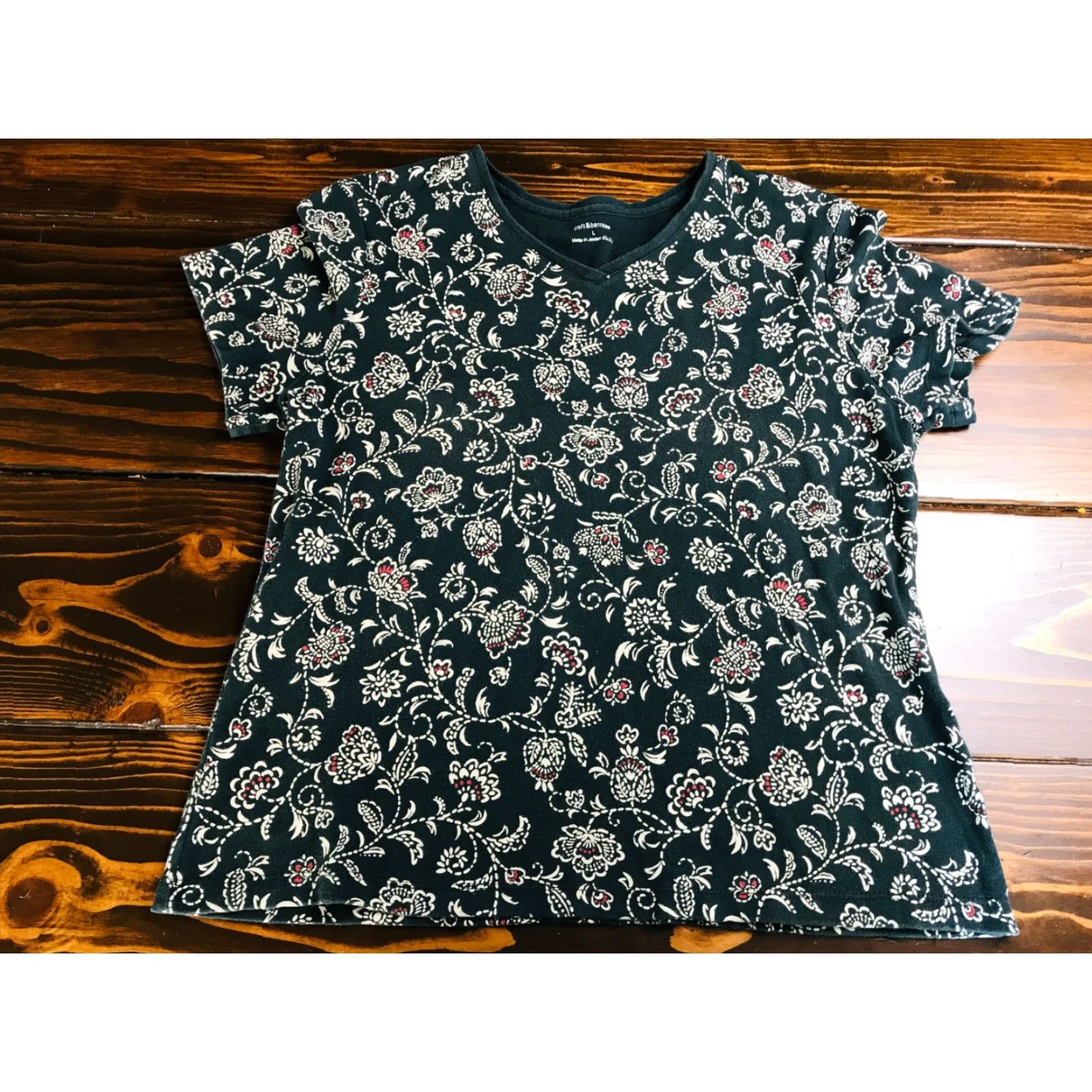 Croft & Barrow Croft & Barrow Shirt Women's Size Large Black Cream Floral V-neck Size L / US 10 / IT 46 - 2 Thumbnail