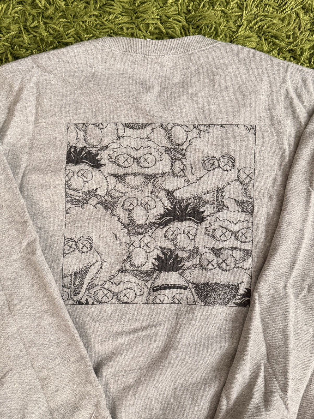 Kaws × Uniqlo KAWS X UNIQLO X SESAME STREET CREWNECK SWEATSHIRT Size US L / EU 52-54 / 3 - 6 Thumbnail