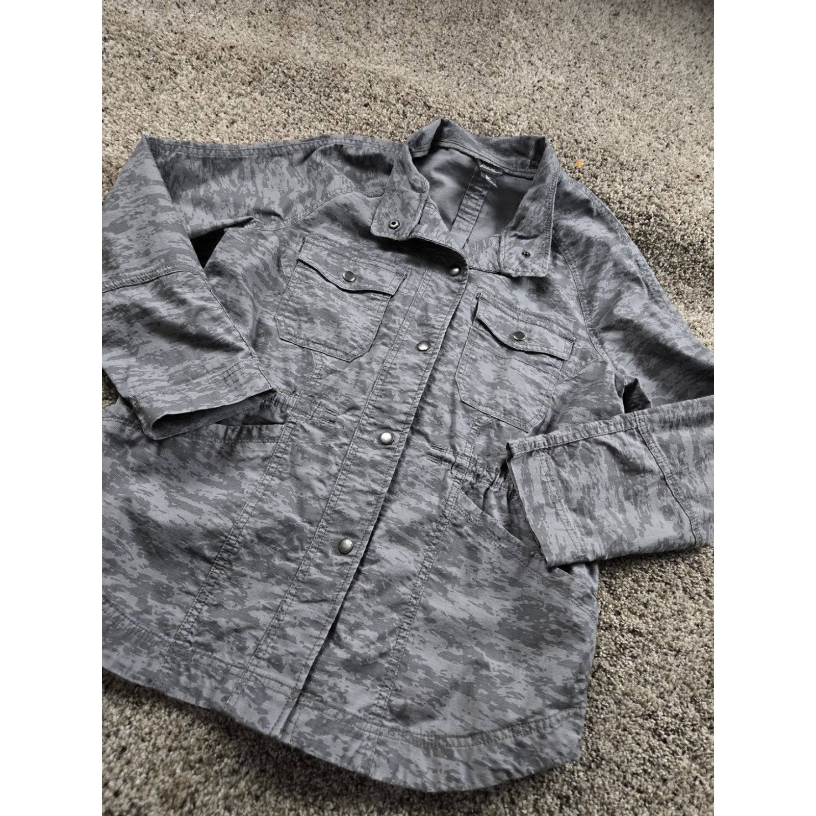 Eddie Bauer Eddie Bauer Jacket Womens Large Gray Camo Snap Front Lightweight Stretch Size L / US 10 / IT 46 - 2 Thumbnail