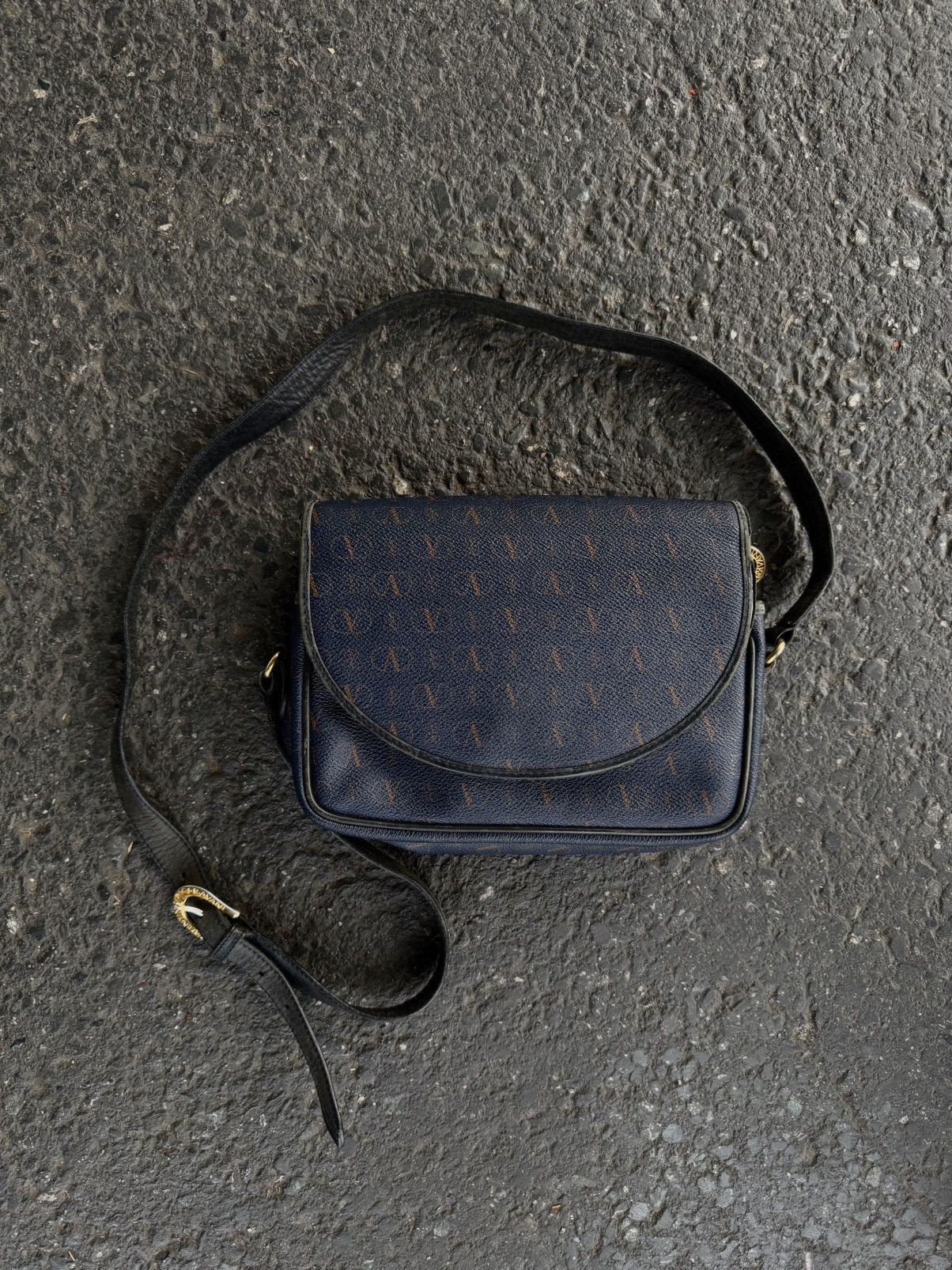 Valentino × Vintage Valentino Garavani Crossbody Bag Monogram Design Vintage y2k Size ONE SIZE - 1 Thumbnail