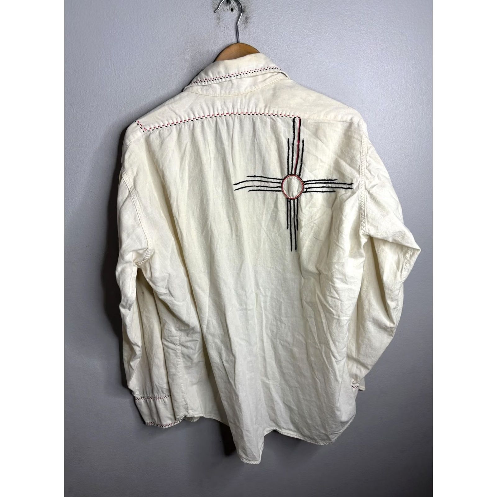 Levi's Levi's Shirt Mens XL Cream Embroidered Southwestern Button Down Long Sleeve Zia Body: Embroidered Zia Sun, Pockets, Contrast Stitching Size US XL / EU 56 / 4 - 6 Thumbnail