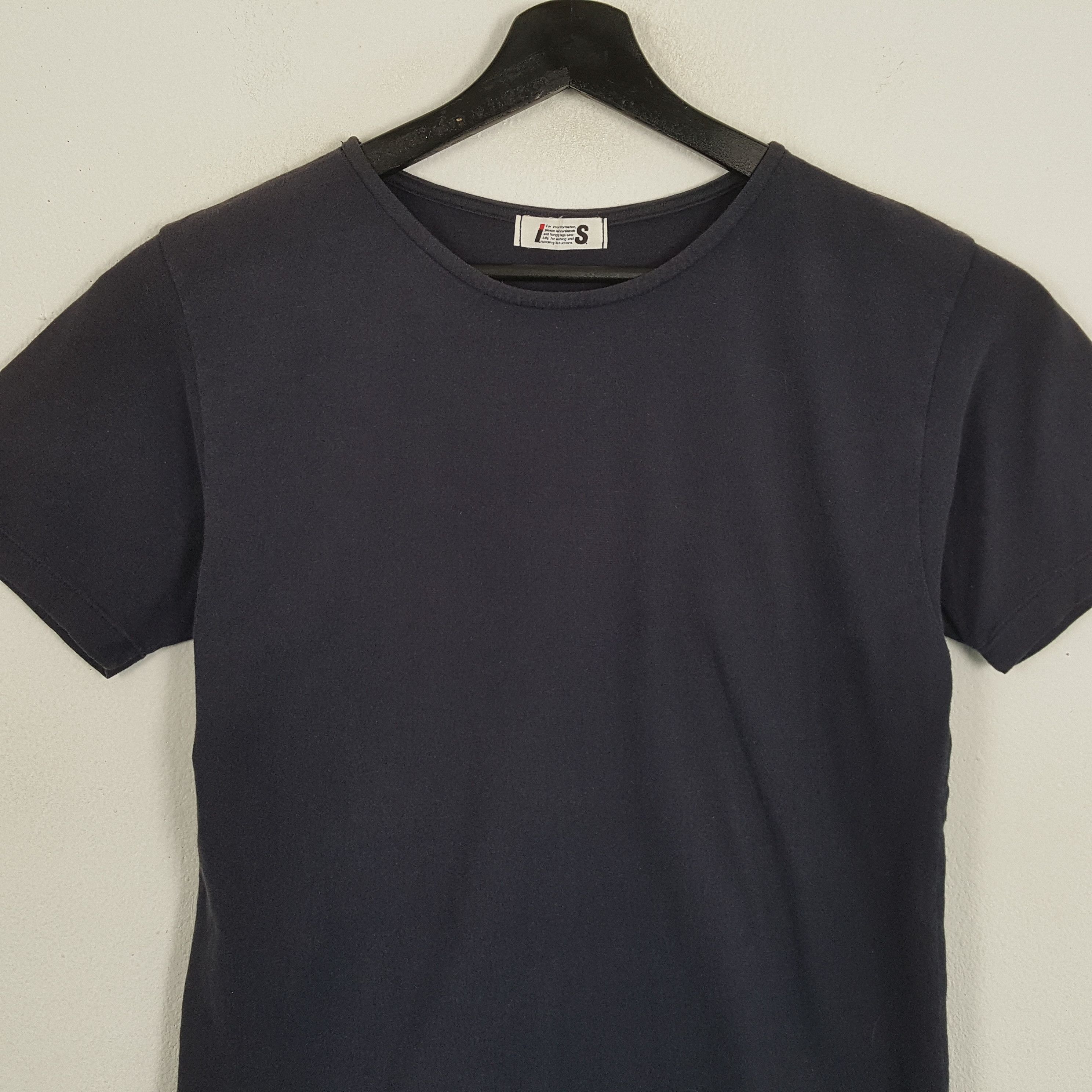 Designer × Issey Miyake × Vintage I.S by ISSEY MIYAKE Tshirt Japanese Designer Plain Design Size US S / EU 44-46 / 1 - 2 Thumbnail
