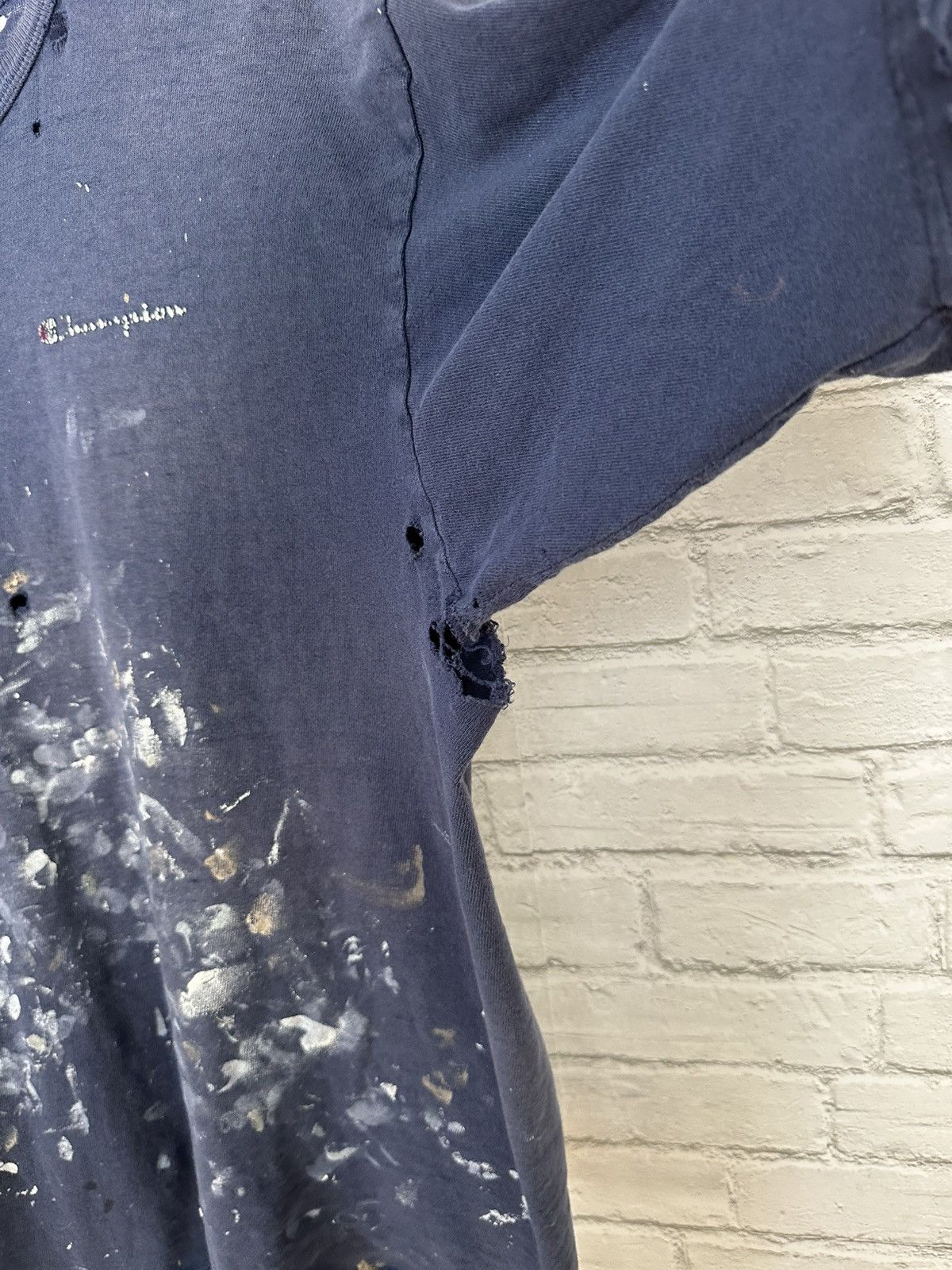 Champion (XL) PAINT THRASHED DESTROYED Vintage Champion T Shirt Size US XL / EU 56 / 4 - 4 Thumbnail