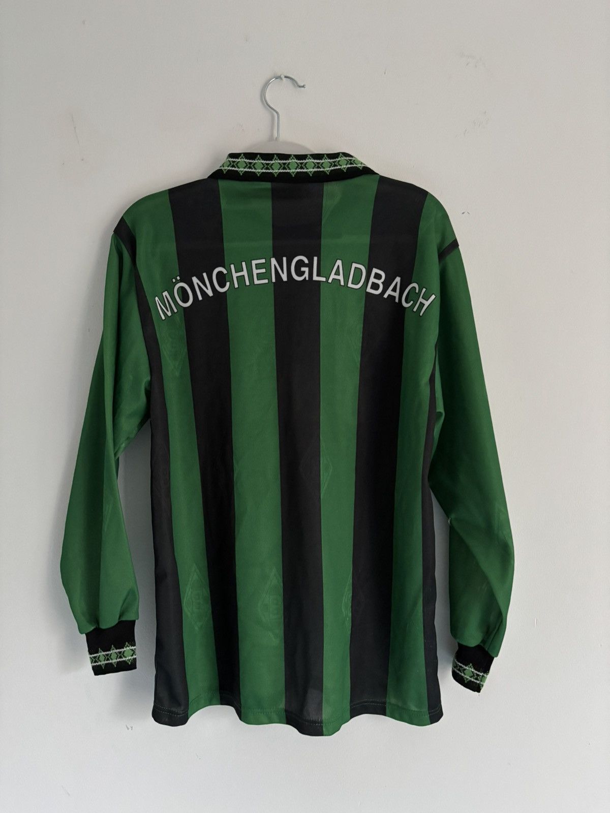 Reebok 1995/96 BORUSSIA MÖNCHENGLADBACH VINTAGE FOOTBALL JERSEY Size US S / EU 44-46 / 1 - 3 Thumbnail