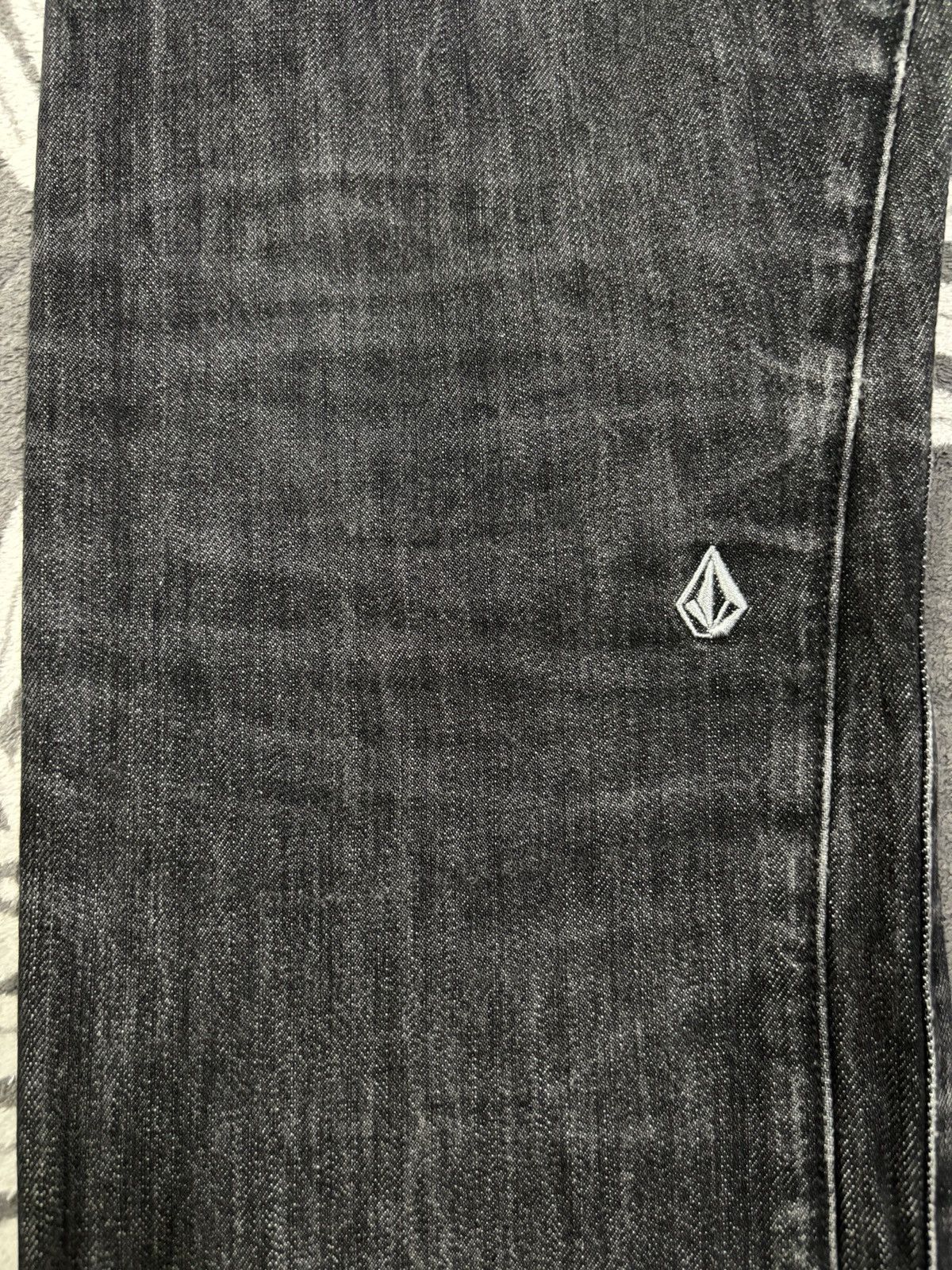Volcom Vintage Volcom Selvedge Faded Regular Straight Ripped Jeans Size US 32 / EU 48 - 16 Thumbnail