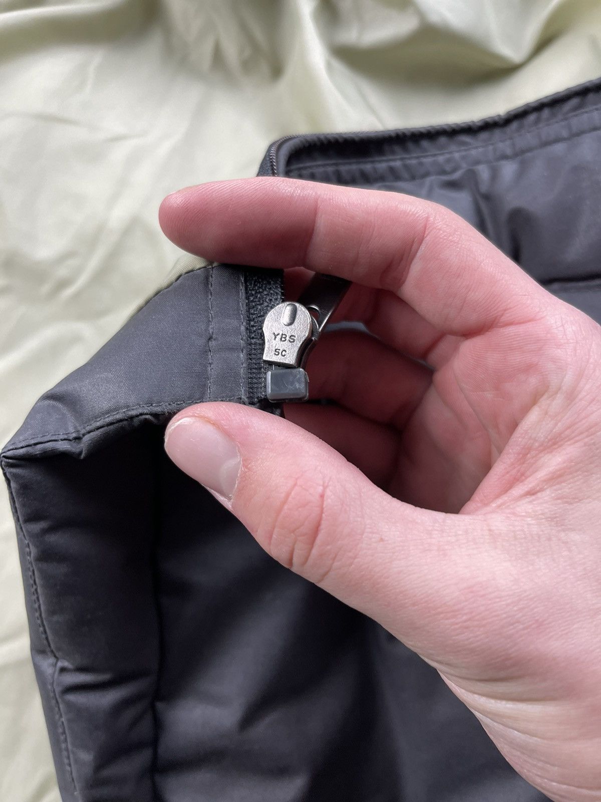 Diesel Archives Rare Diesel Y2K Gray Real Down Puffer Jacket Size US L / EU 52-54 / 3 - 23 Thumbnail