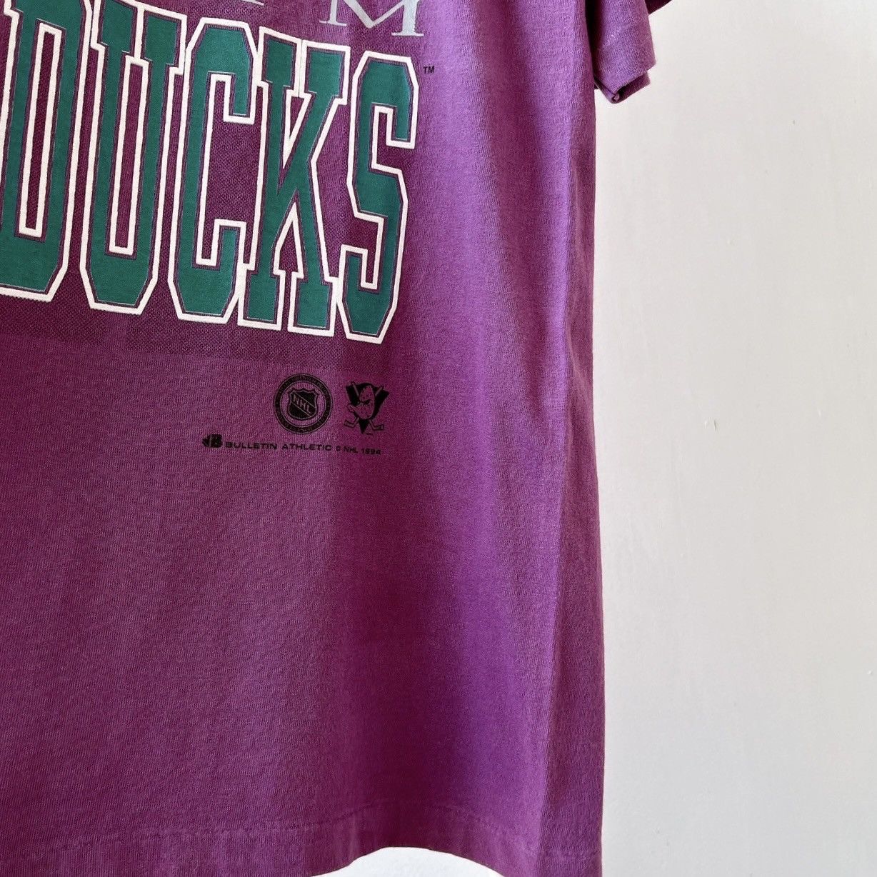 Vintage 90s Mighty Ducks of Anaheim NHL t-shirt/ XL Size US XL / EU 56 / 4 - 6 Thumbnail