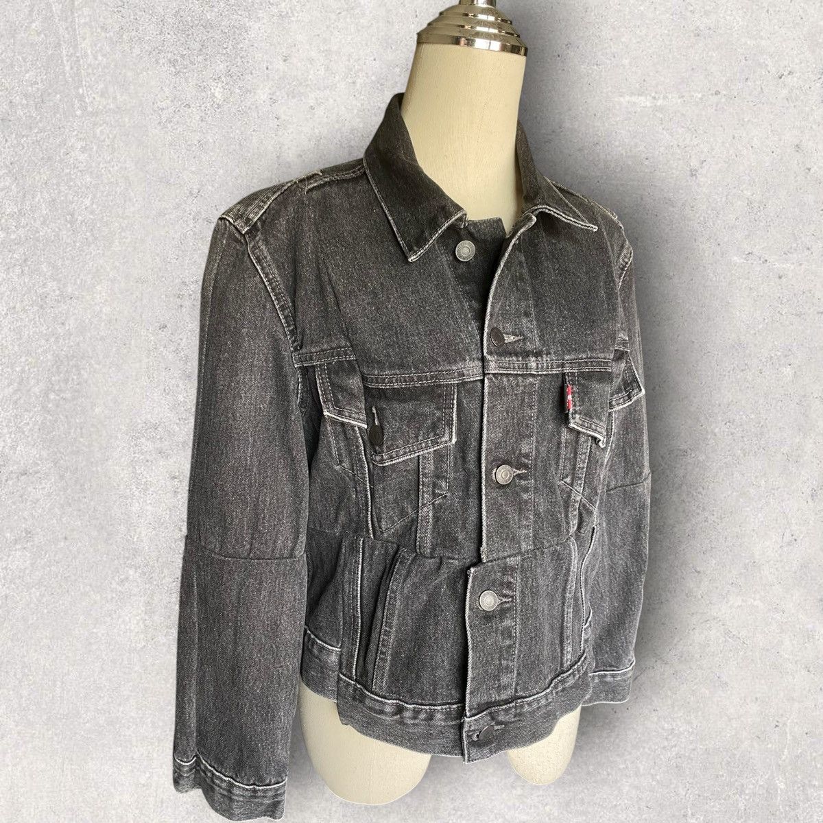 Levi's × Vetements Fall18 Deconstructed Denim Jacket Size S / US 4 / IT 40 - 2 Thumbnail