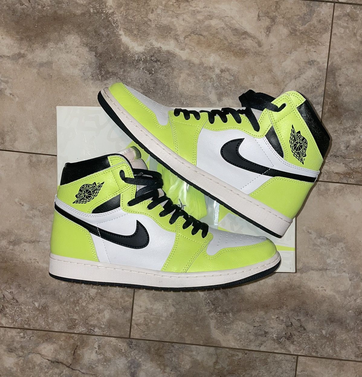 image of Jordan Nike Jordan 1 Retro High OG Visionaire Size 12 Volt Yellow Green Shoes, Men's