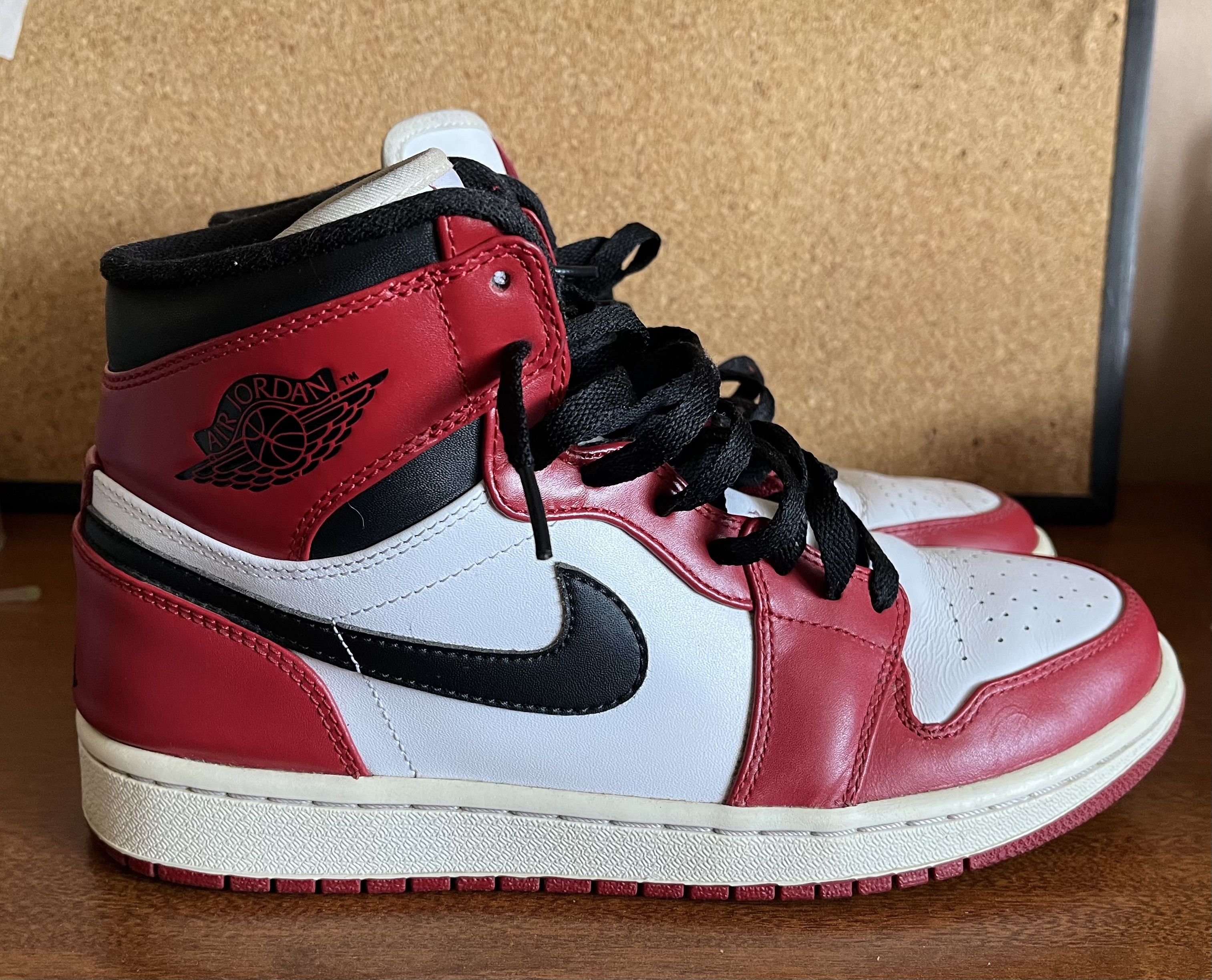 Jordan Brand × Nike Jordan 1 Chicago 2012 Size US 9 / EU 42 - 1 Thumbnail
