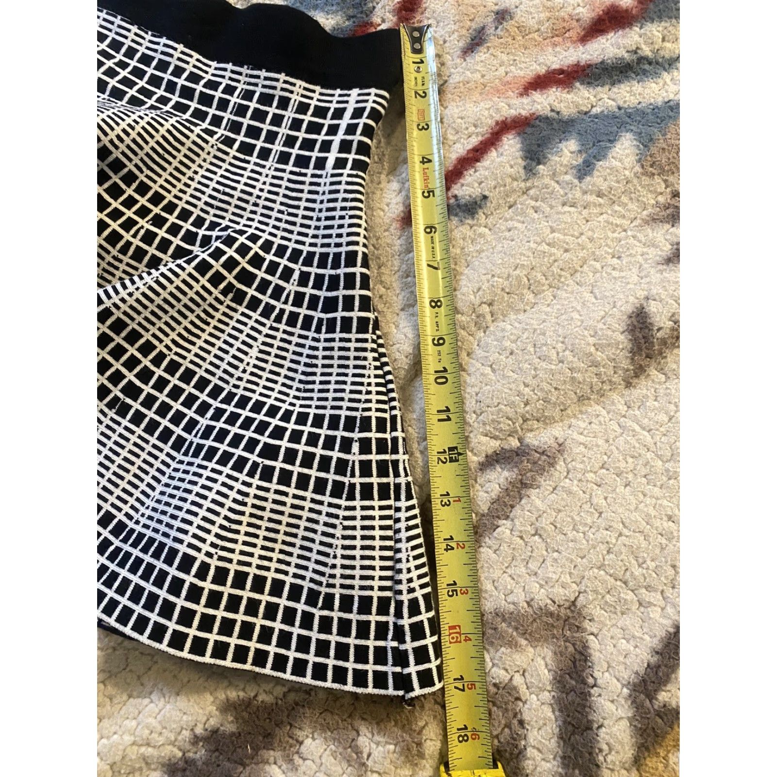 Vintage Lulumari Geometric Mini Shirt Stretch Waist Black & White Women’s Size S Skirt - Regular Wool? Wait, no. Size S / US 4 / IT 40 - 6 Thumbnail
