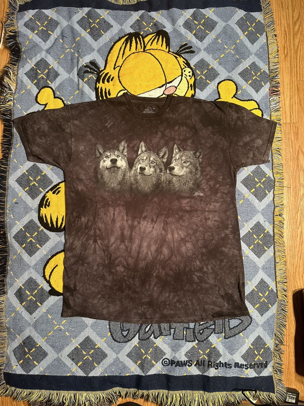 The Mountain Vintage Y2K Faded and Thrashed Wolf T-Shirt Size US XXL / EU 58 / 5 - 1 Thumbnail