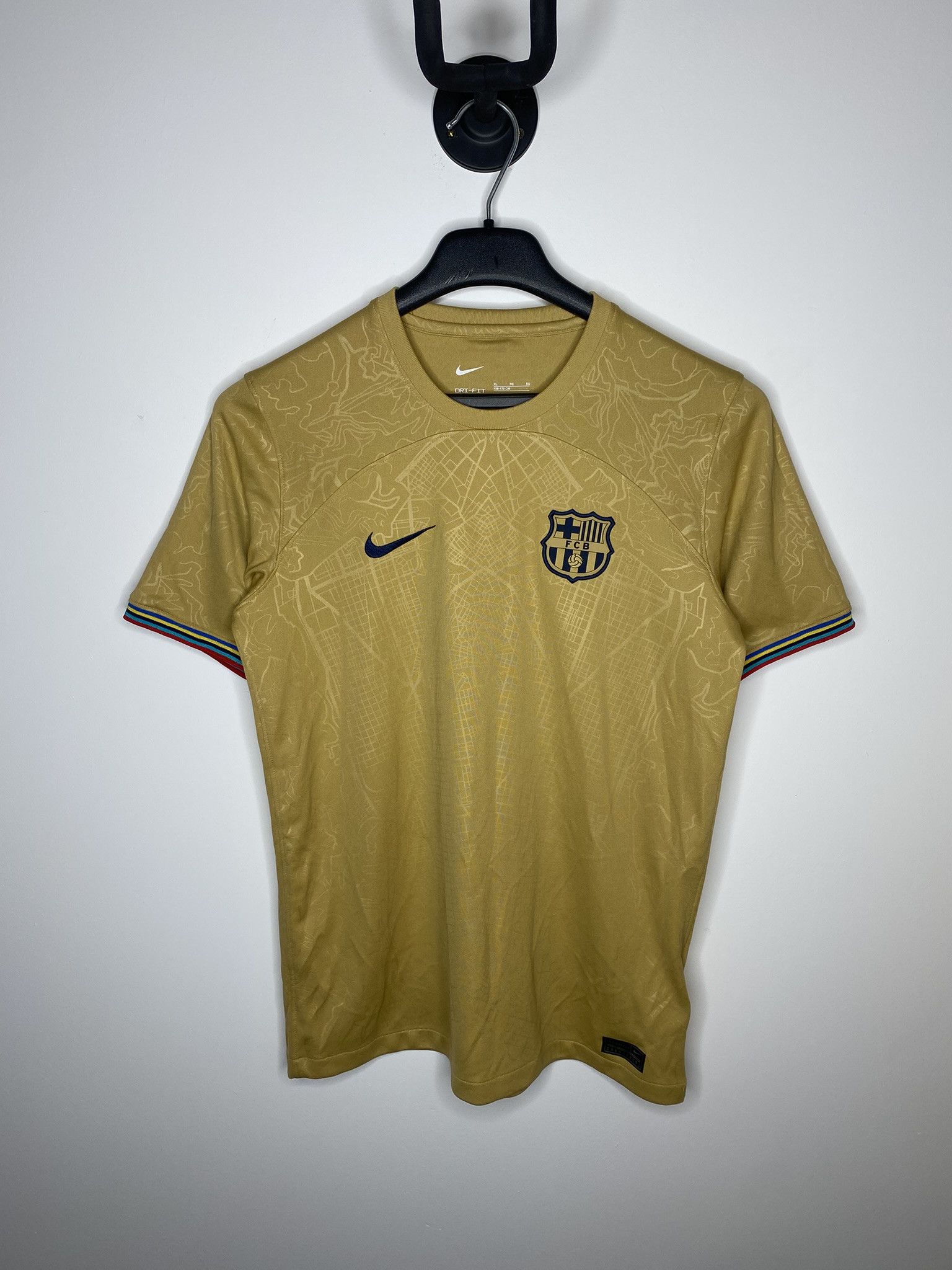 Nike BARCELONA 2022 2023 AWAY FOOTBALL SHIRT SOCCER JERSEY NIKE Size US S / EU 44-46 / 1 - 1 Thumbnail