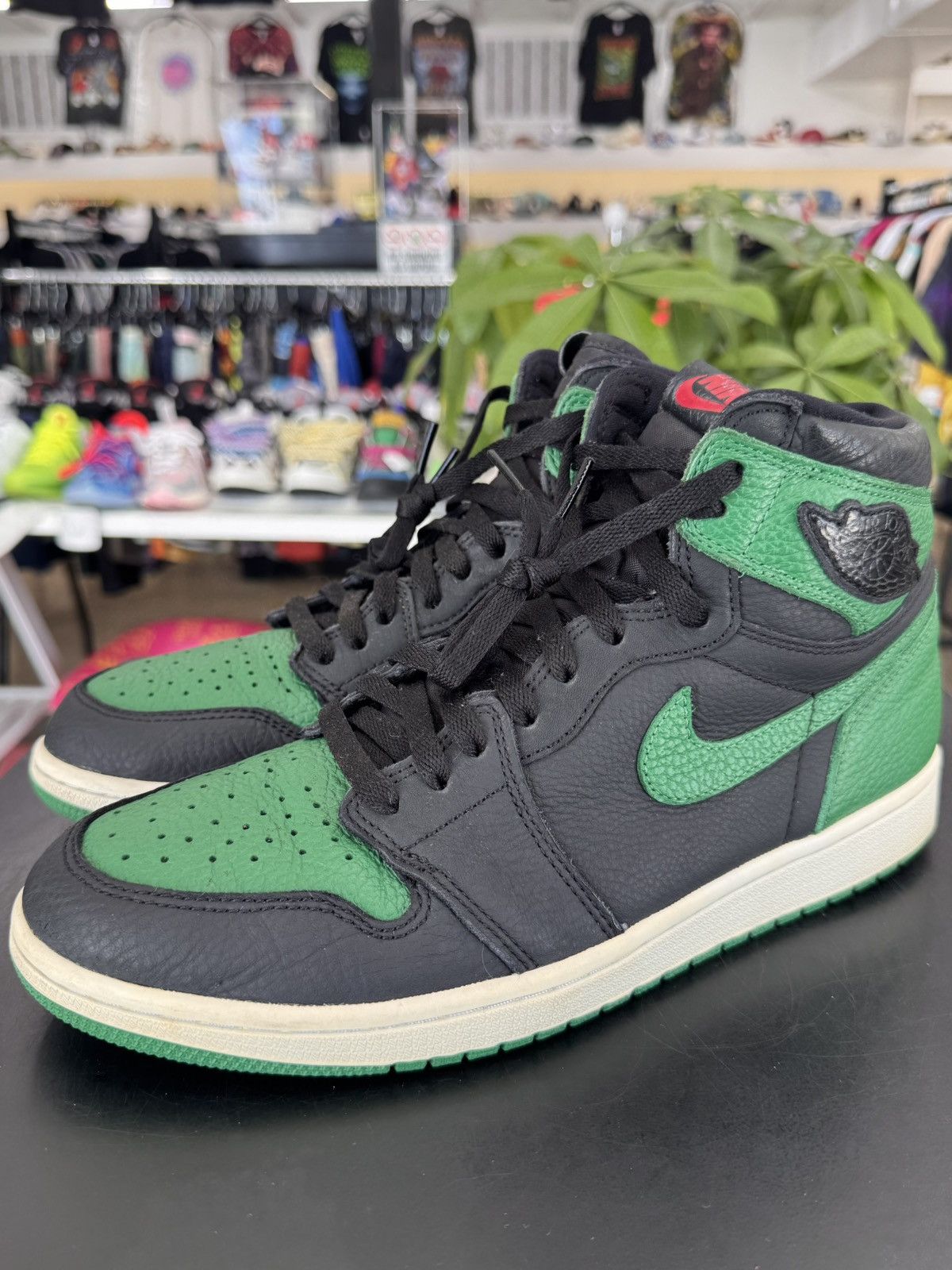 Jordan Brand Air Jordan 1 Pine Green Black Size 10.5 (2020) Size US 10.5 / EU 43-44 - 1 Thumbnail