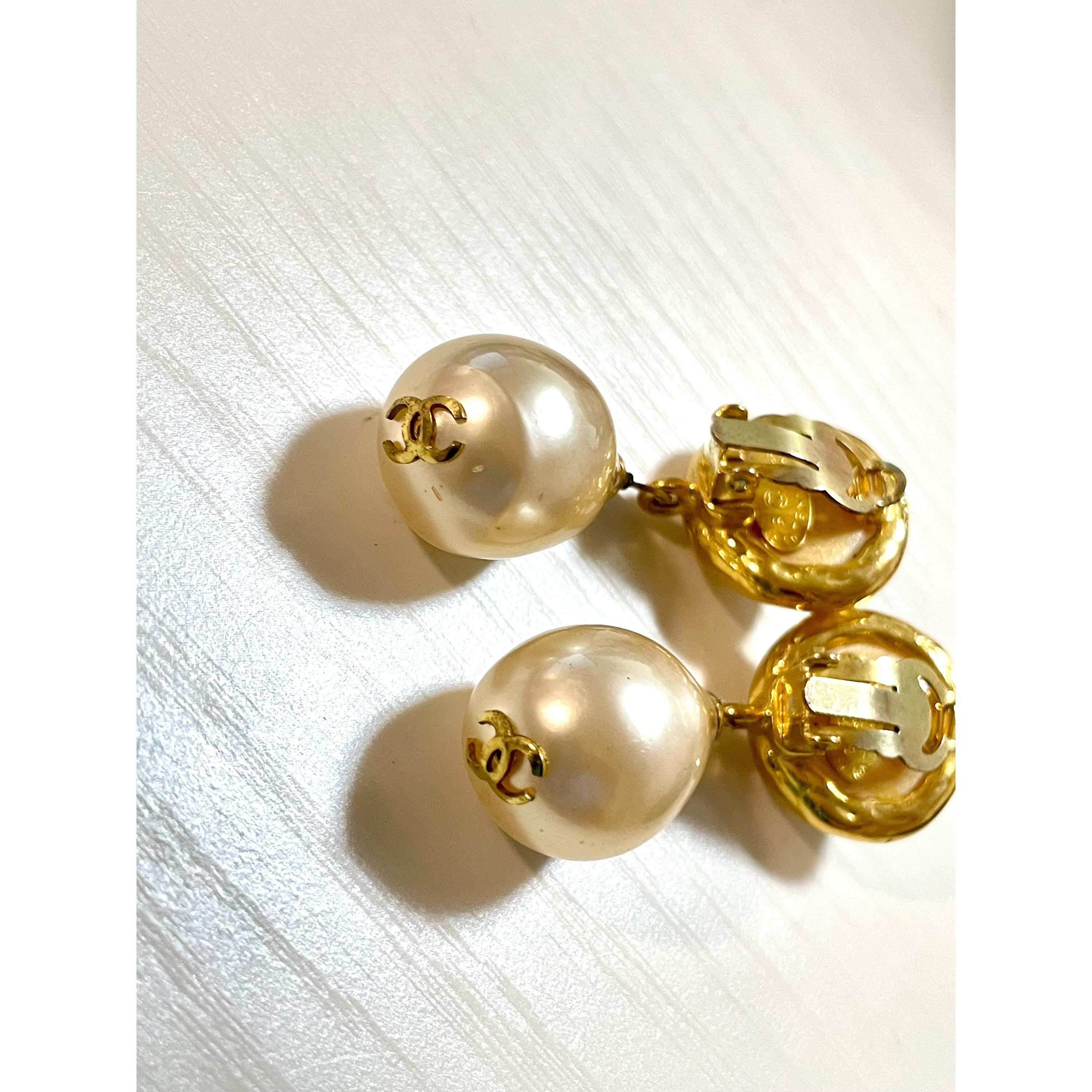 Chanel Vintage CHANEL teardrop white faux pearl earrings with cc Size ONE SIZE - 4 Thumbnail