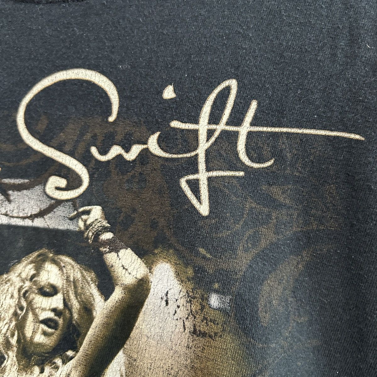 Gildan Gildan Taylor Swift 2009 Fearless Tour Tee Sz M - "Everette" Size M / US 6-8 / IT 42-44 - 10 Thumbnail