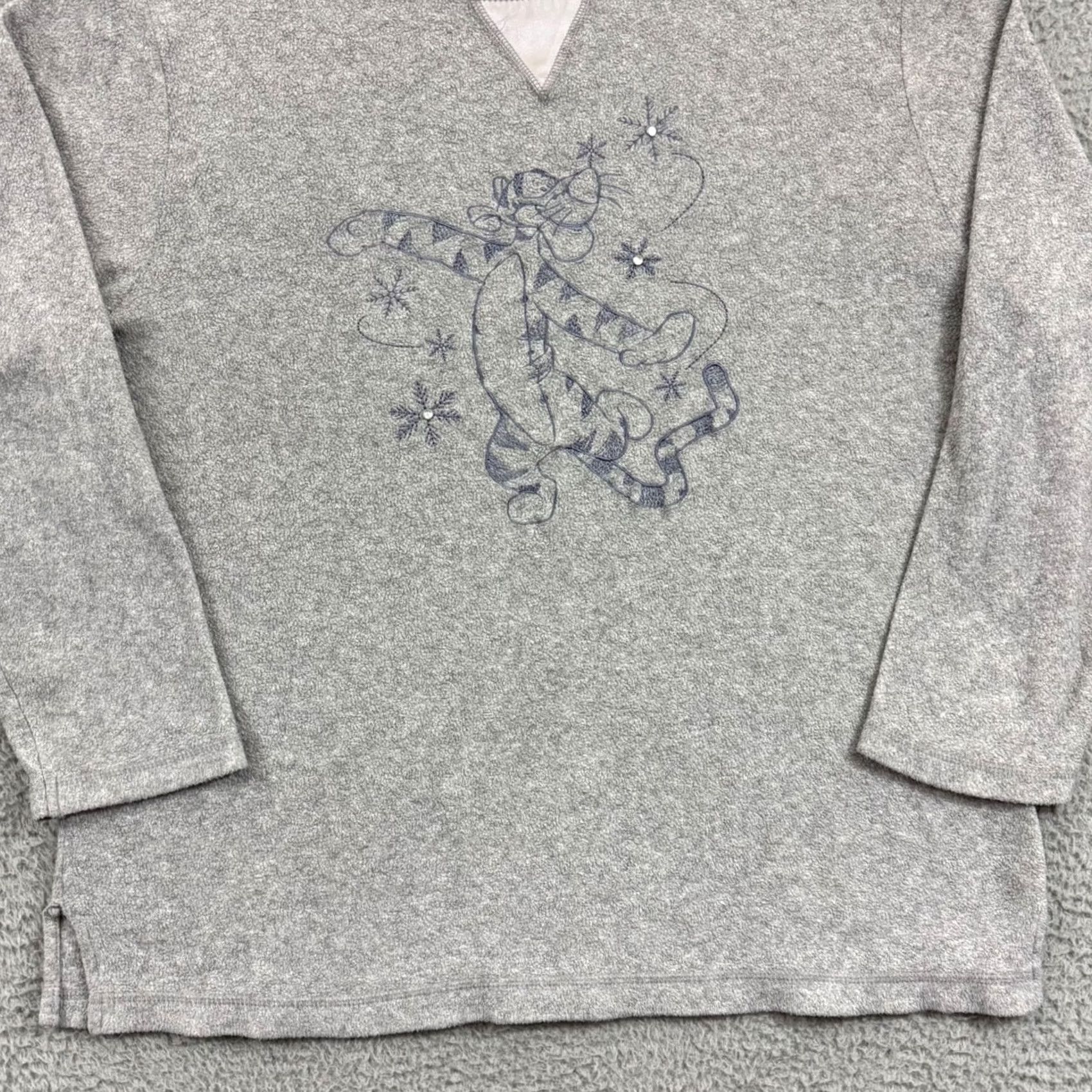 Disney VINTAGE Disney Winnie The Pooh Sweatshirt Womens XL Gray Fleece 90s Pullover Size XL / US 12-14 / IT 48-50 - 2 Thumbnail